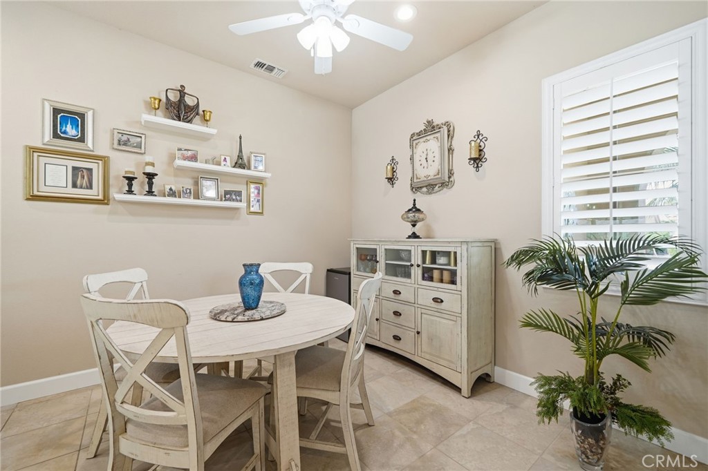 81693 Avenida Sombra