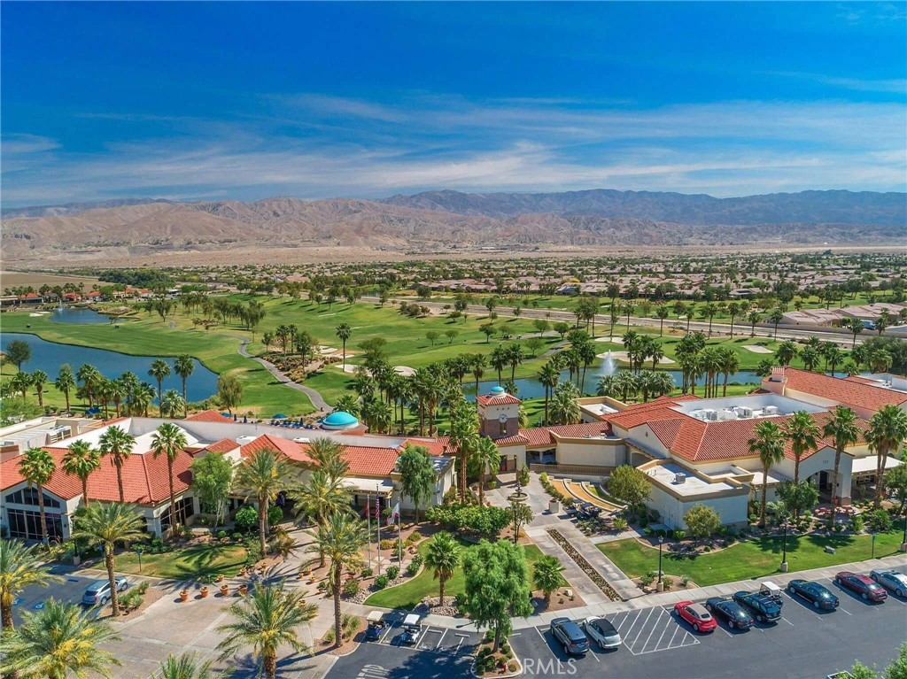 81693 Avenida Sombra