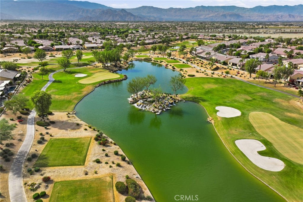 81693 Avenida Sombra