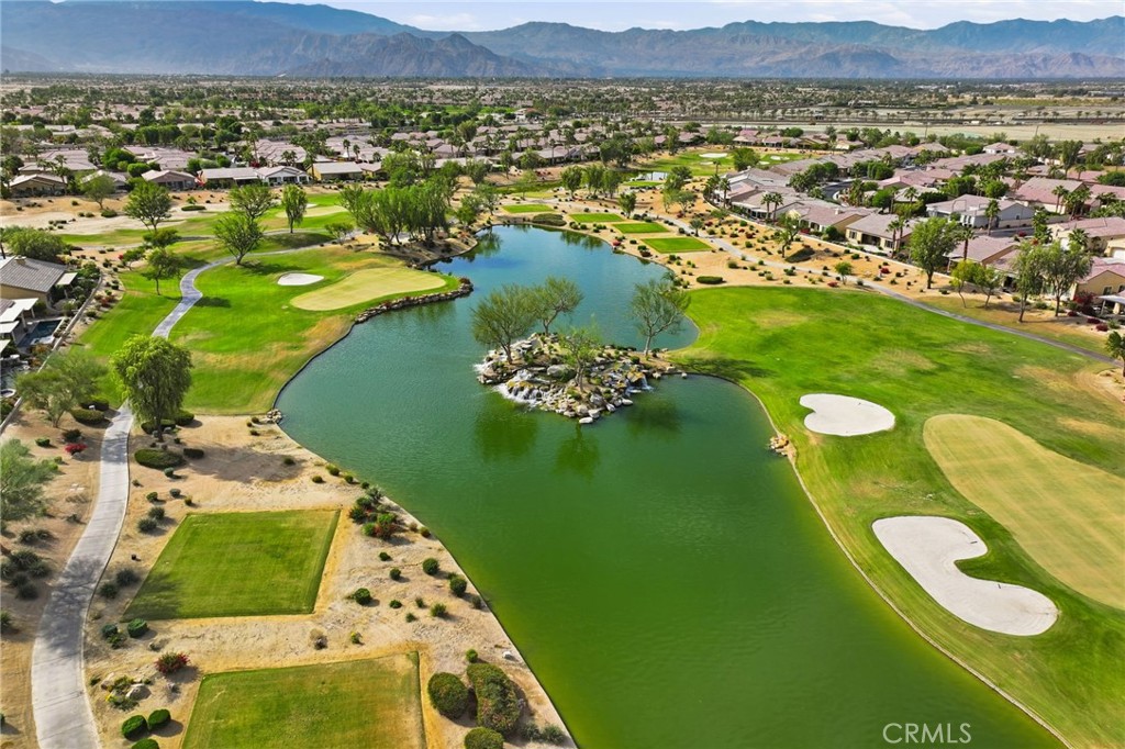 81693 Avenida Sombra