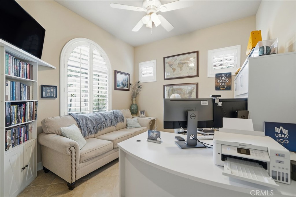 81693 Avenida Sombra