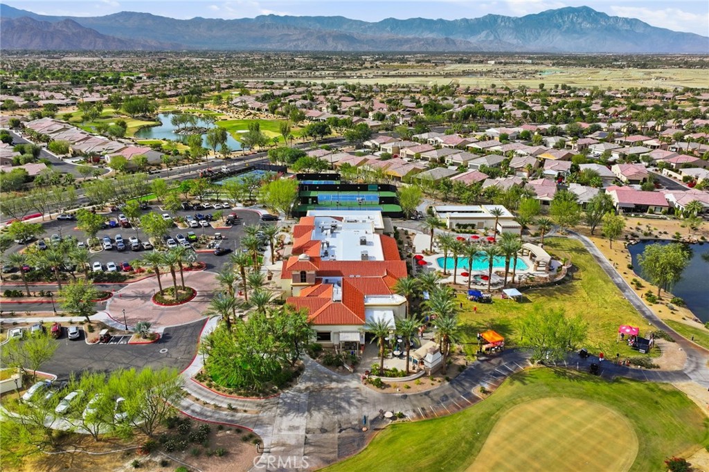 81693 Avenida Sombra