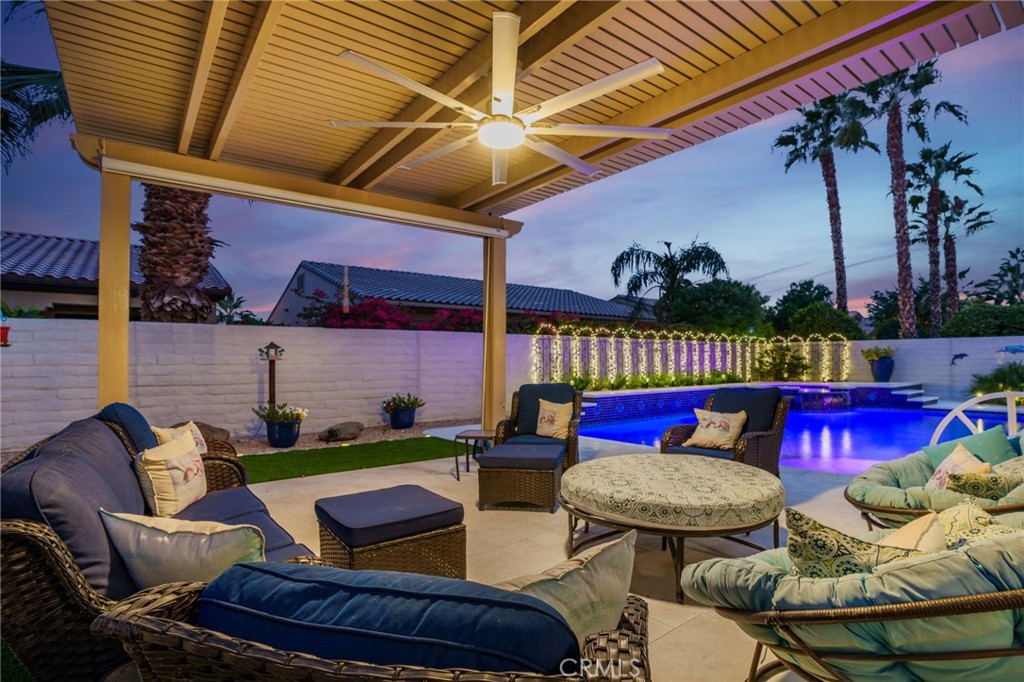 81693 Avenida Sombra