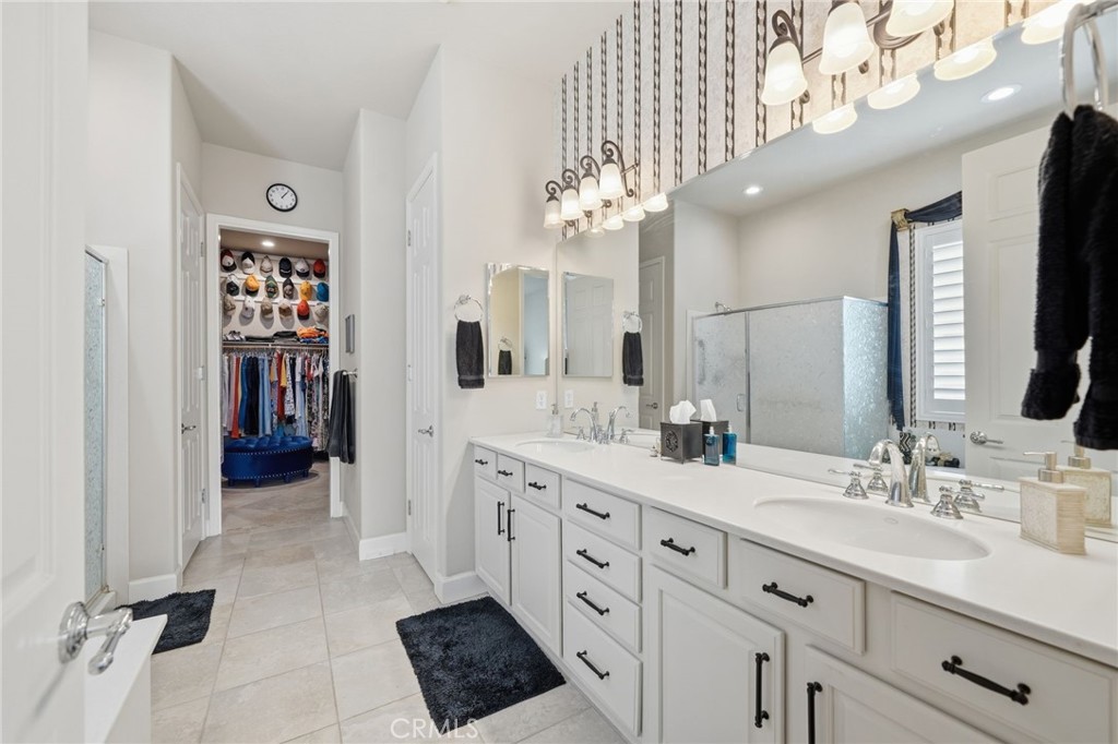 81693 Avenida Sombra