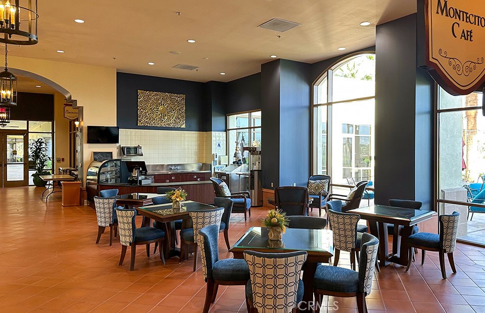 81693 Avenida Sombra