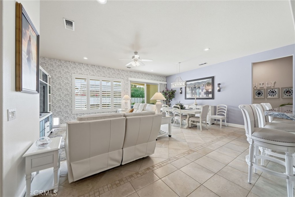 81693 Avenida Sombra