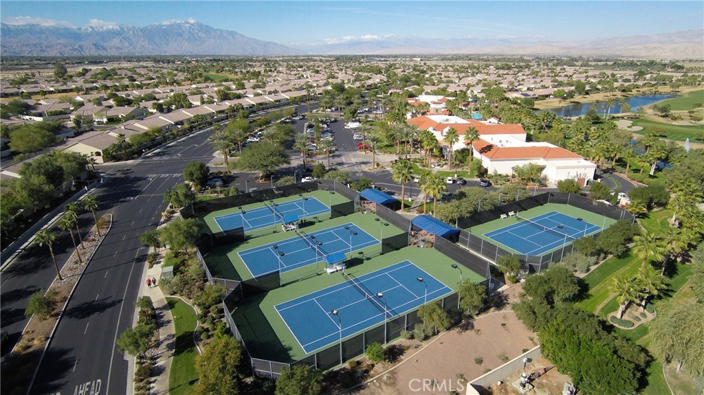 81693 Avenida Sombra