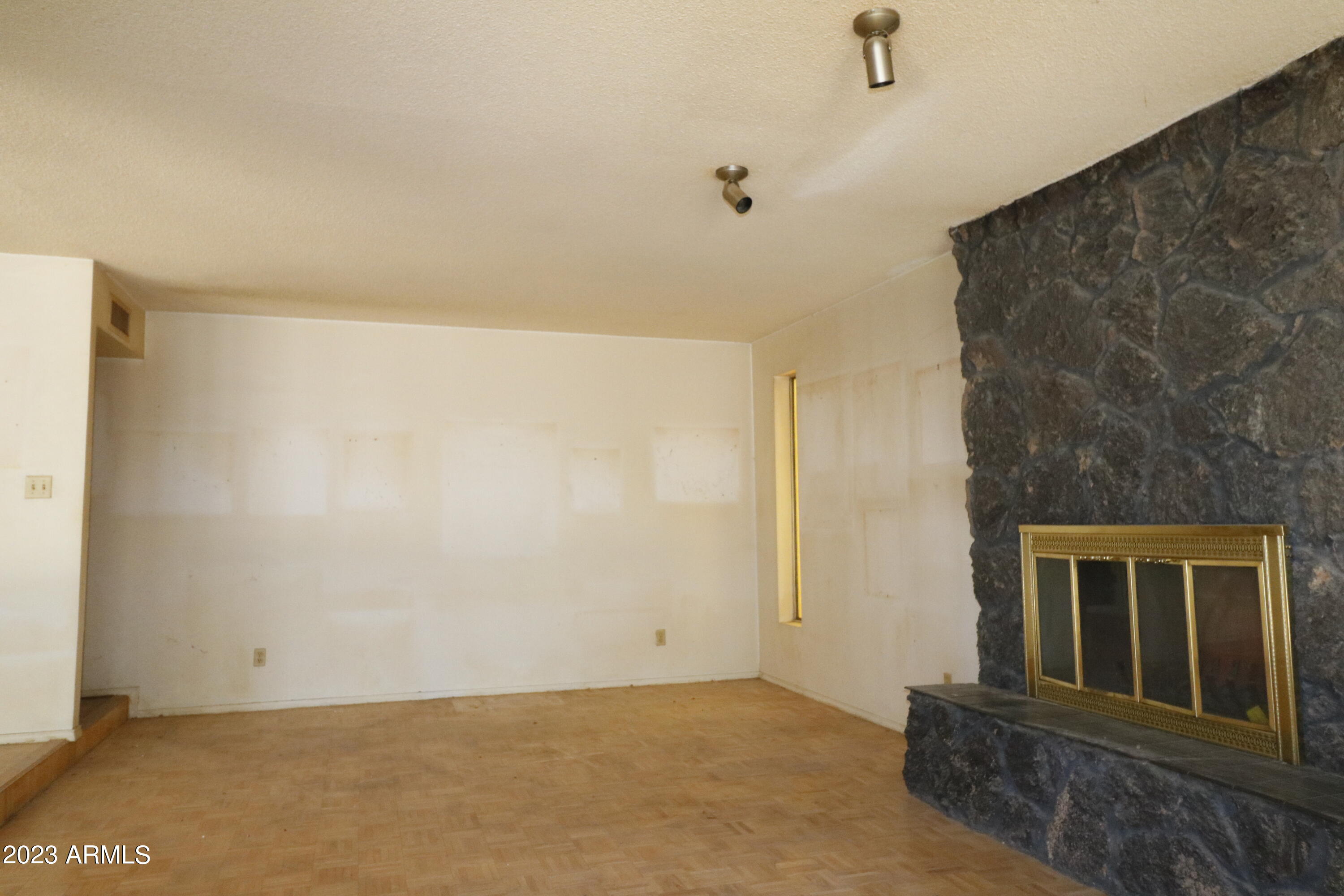 223 W PINE VALLEY Drive