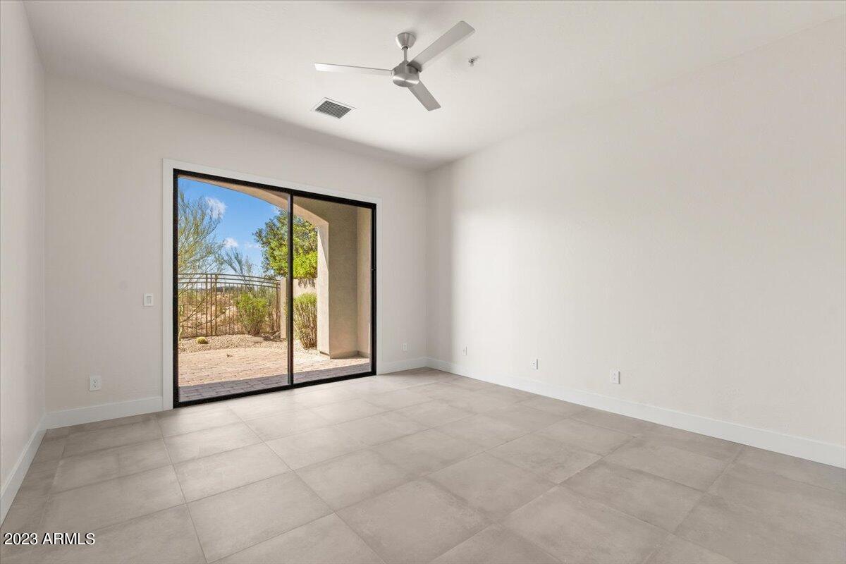 19550 N GRAYHAWK Drive, 1127