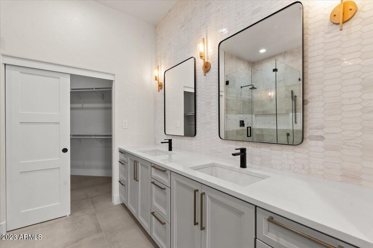 19550 N GRAYHAWK Drive, 1127