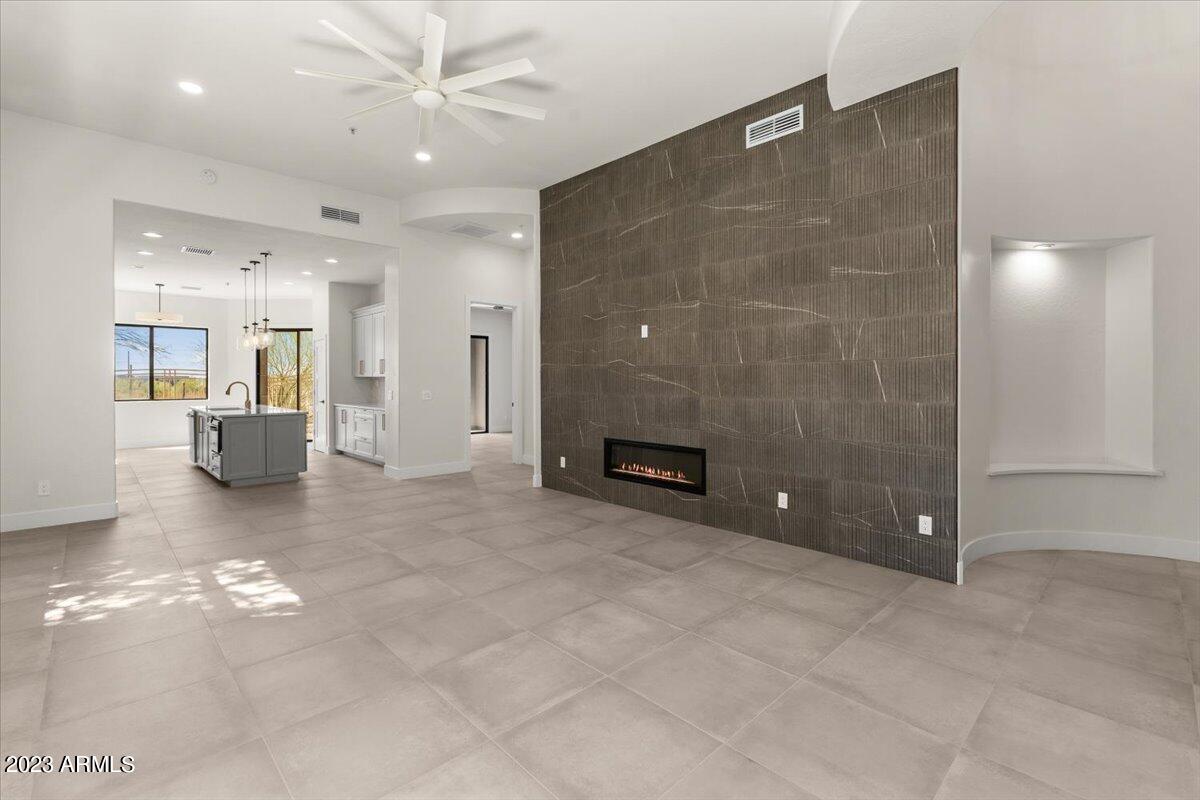 19550 N GRAYHAWK Drive, 1127