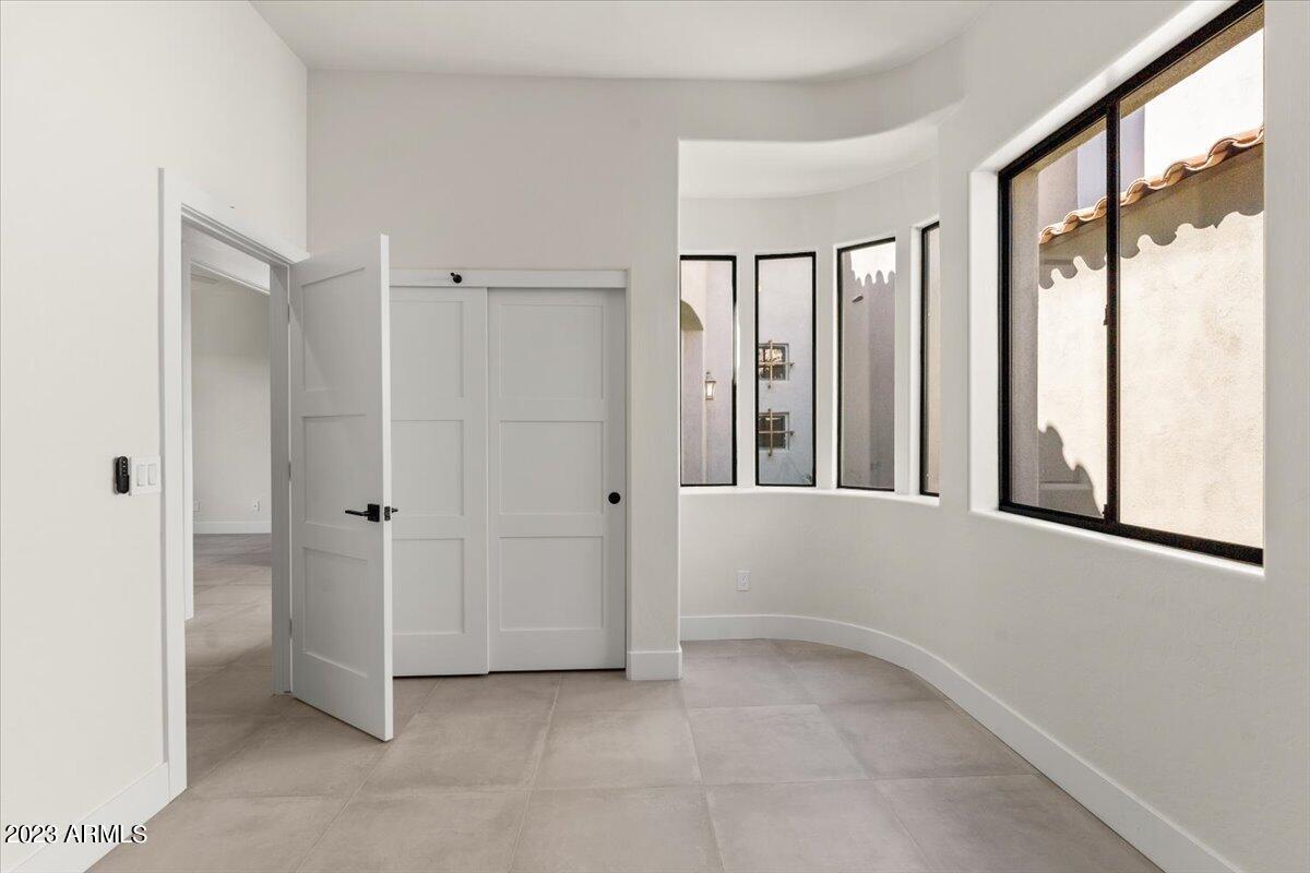 19550 N GRAYHAWK Drive, 1127