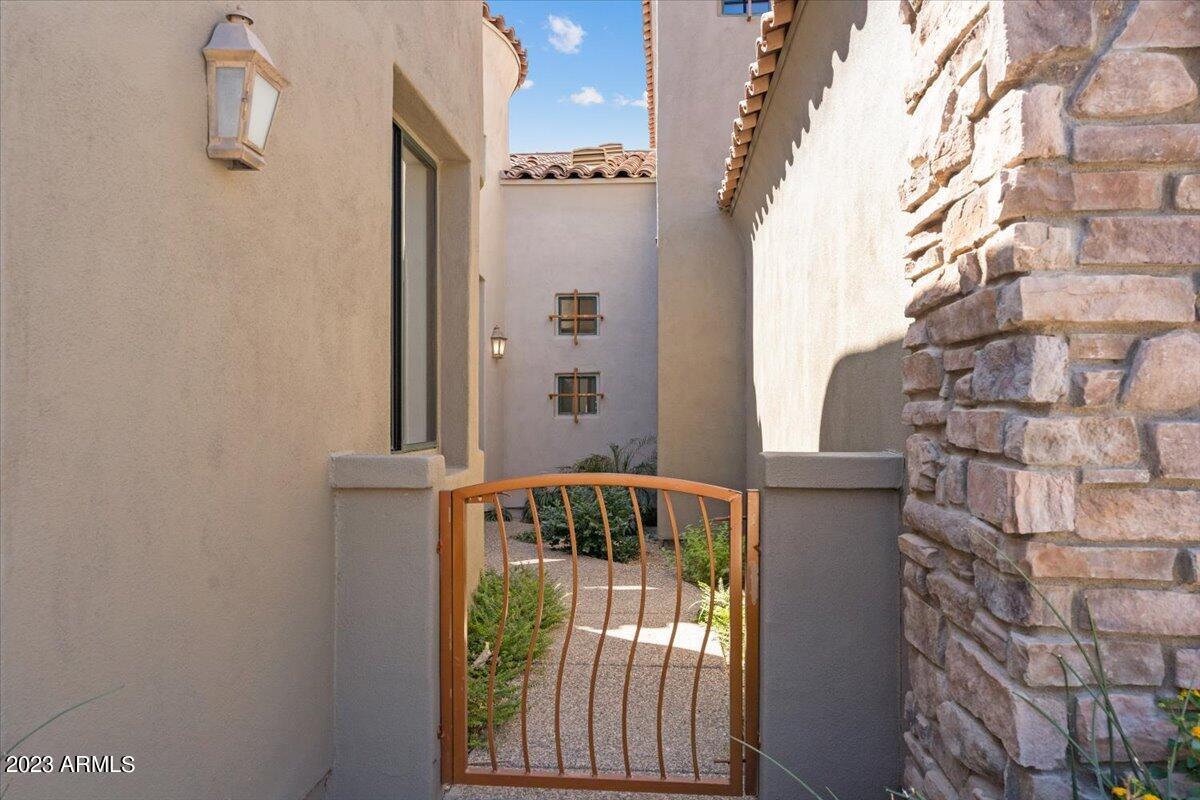 19550 N GRAYHAWK Drive, 1127