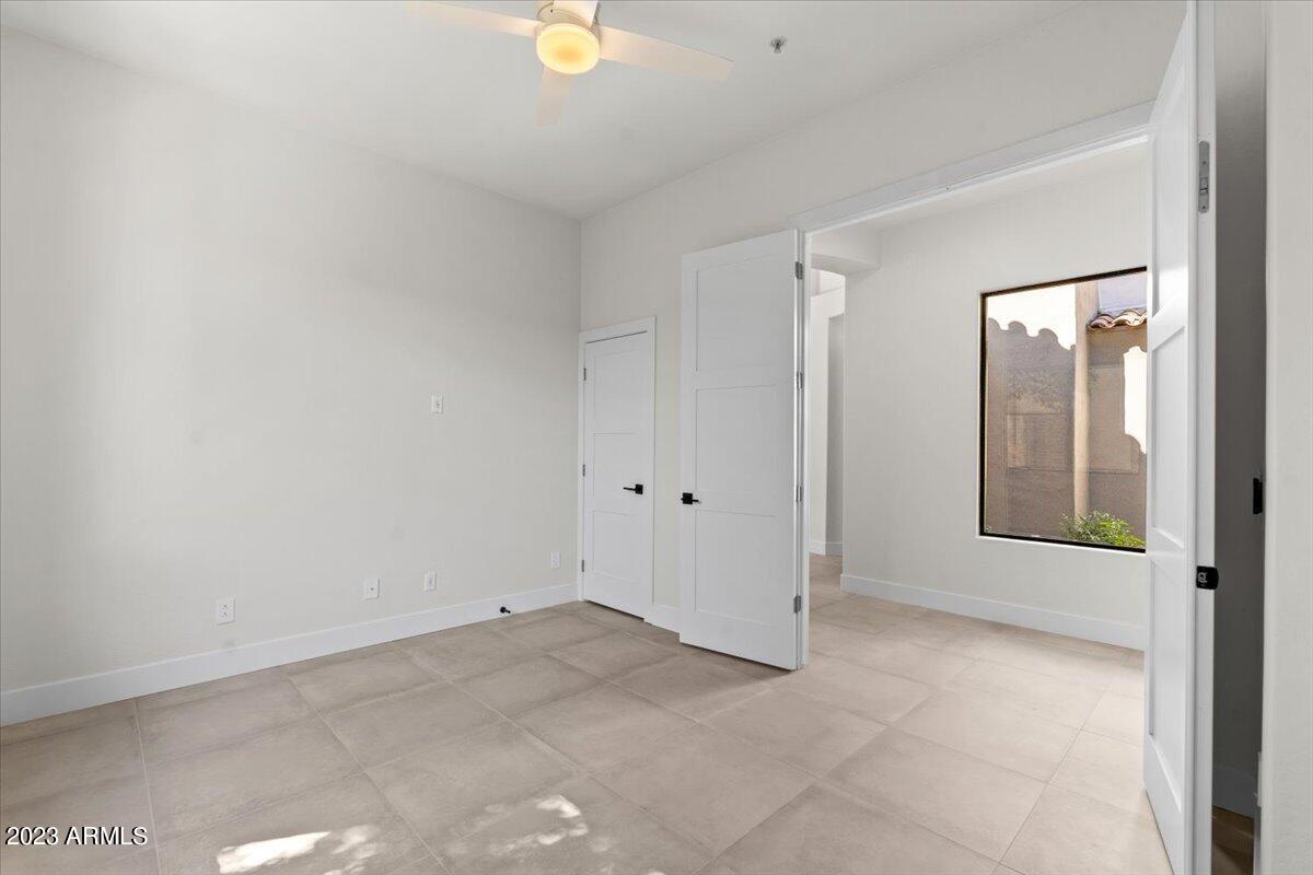 19550 N GRAYHAWK Drive, 1127