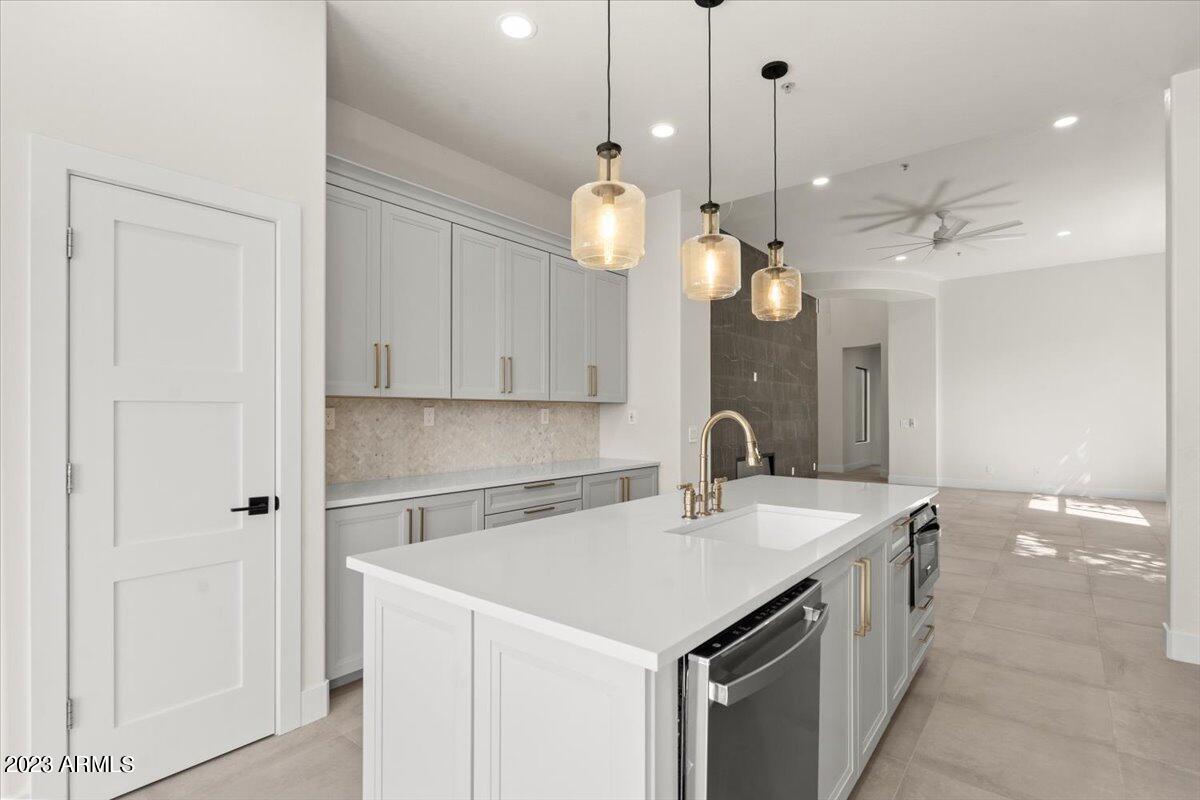 19550 N GRAYHAWK Drive, 1127