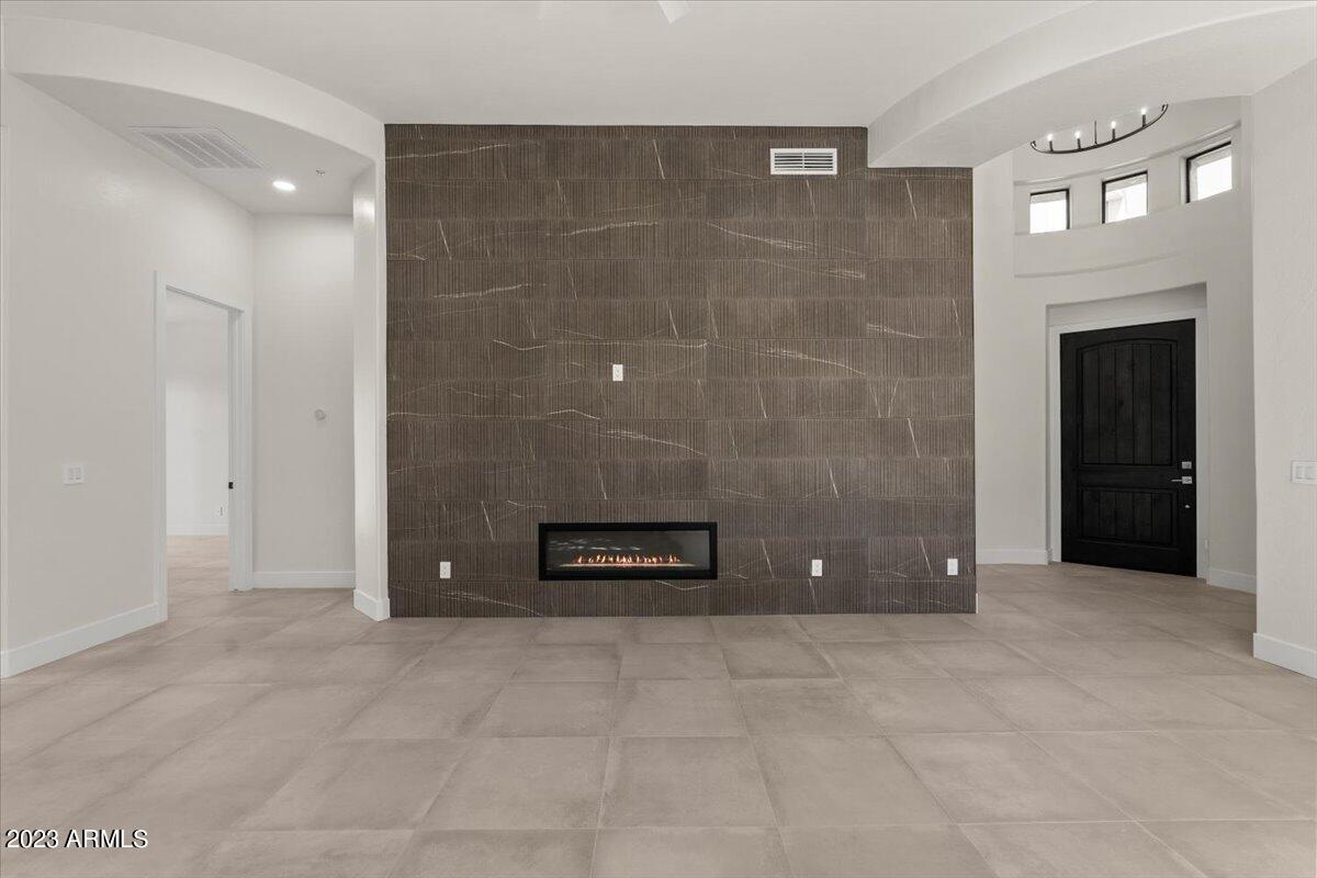 19550 N GRAYHAWK Drive, 1127