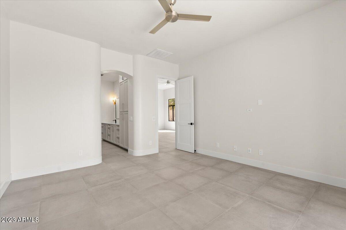 19550 N GRAYHAWK Drive, 1127