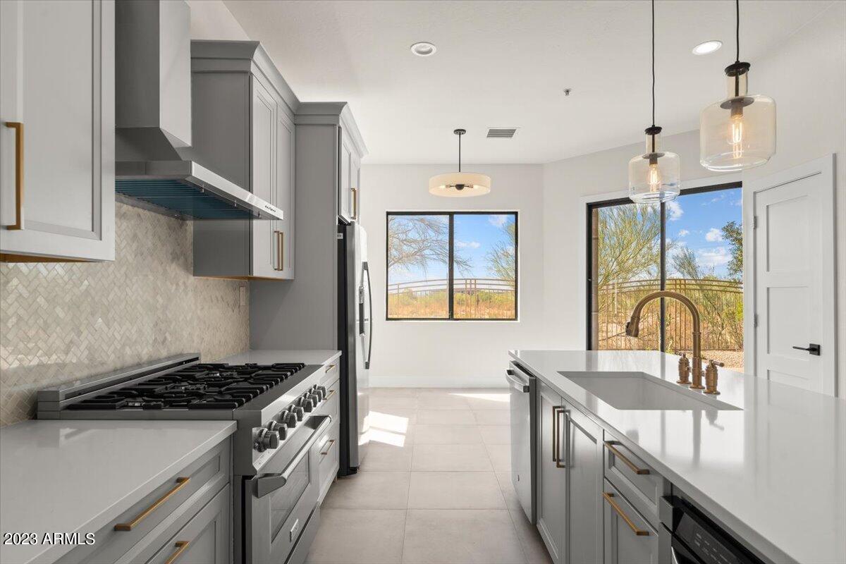 19550 N GRAYHAWK Drive, 1127