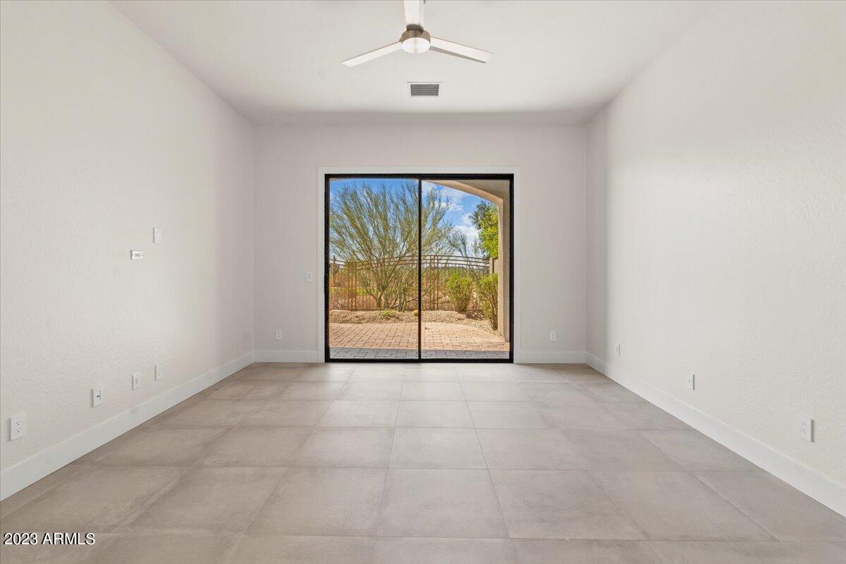 19550 N GRAYHAWK Drive, 1127