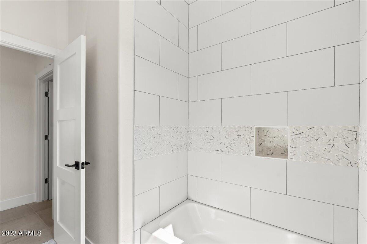 19550 N GRAYHAWK Drive, 1127