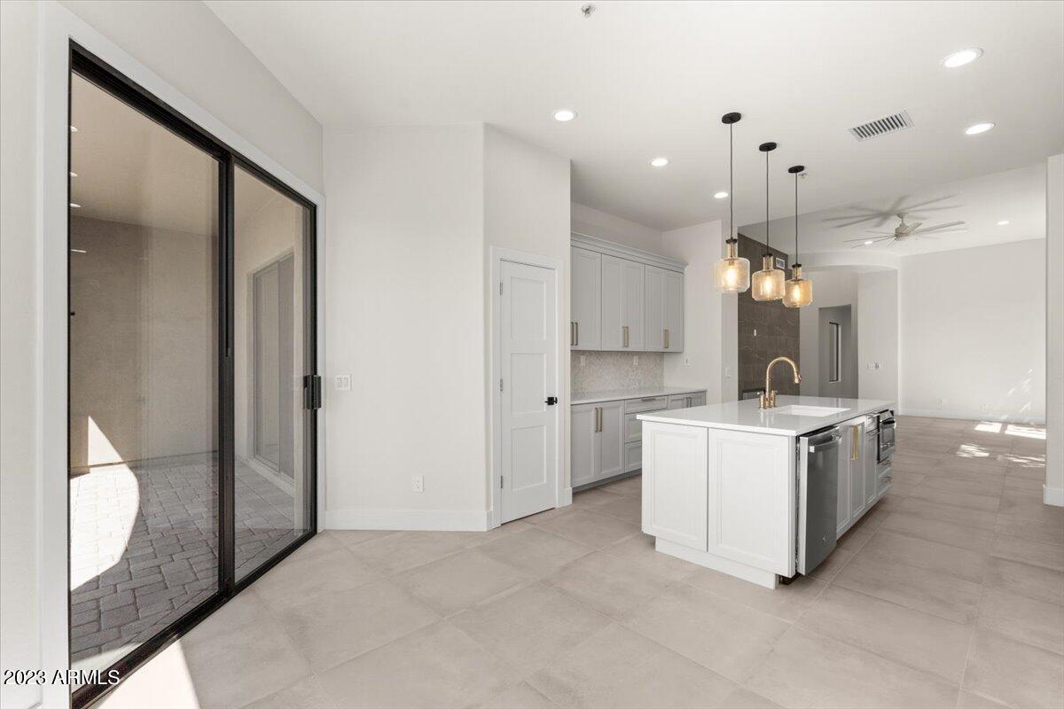 19550 N GRAYHAWK Drive, 1127