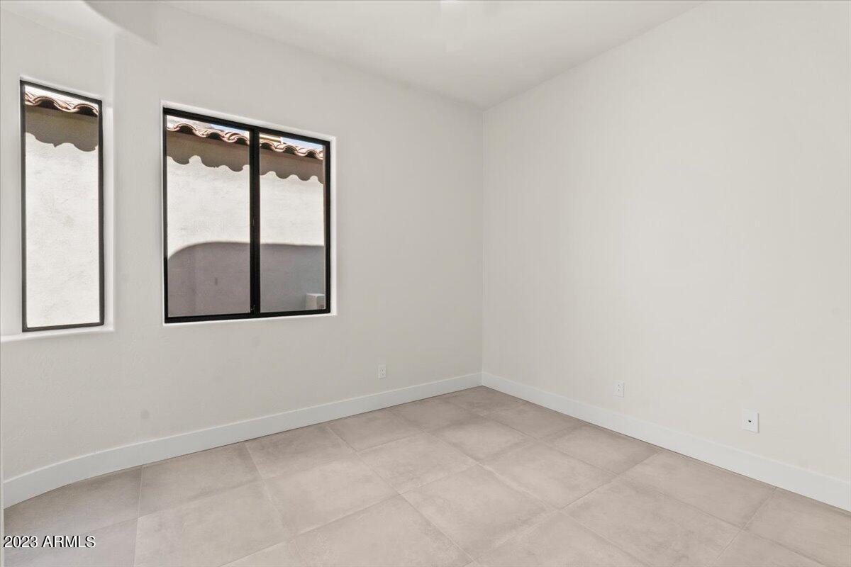 19550 N GRAYHAWK Drive, 1127