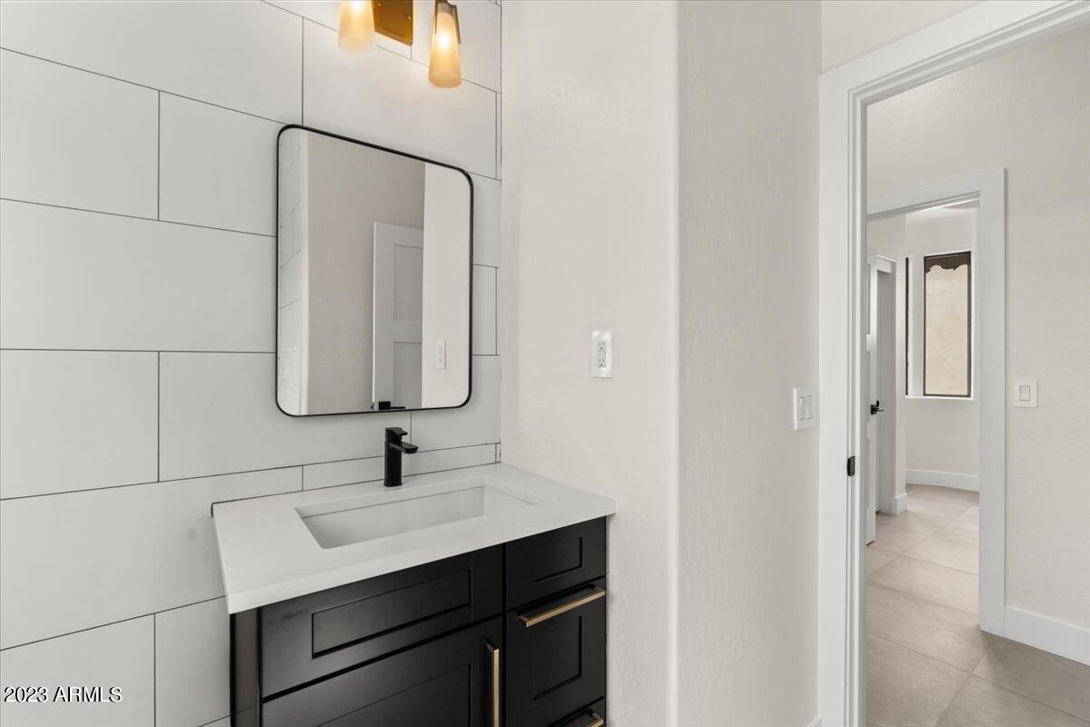 19550 N GRAYHAWK Drive, 1127