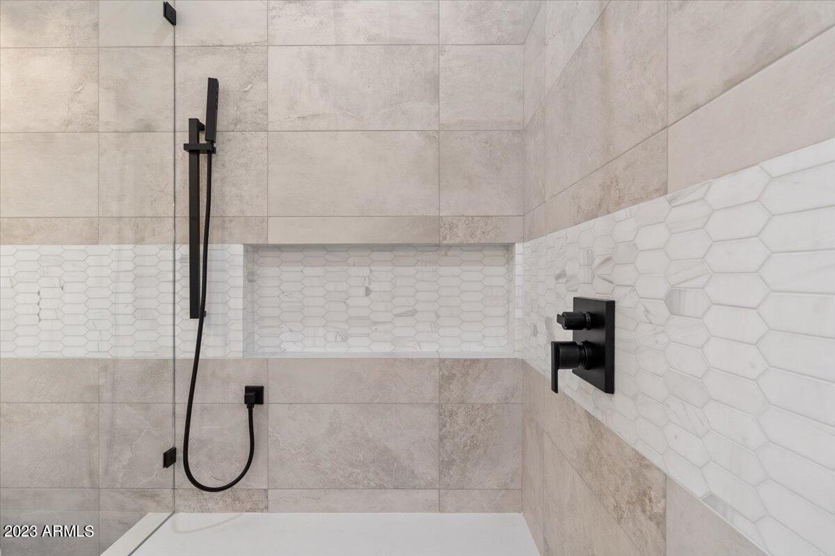 19550 N GRAYHAWK Drive, 1127