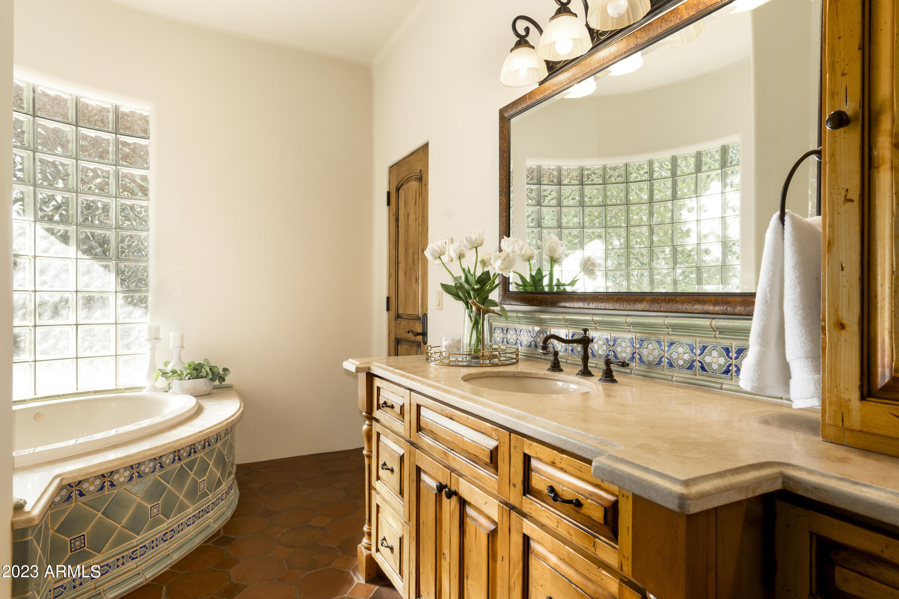 5801 E VIA LOS CABALLOS