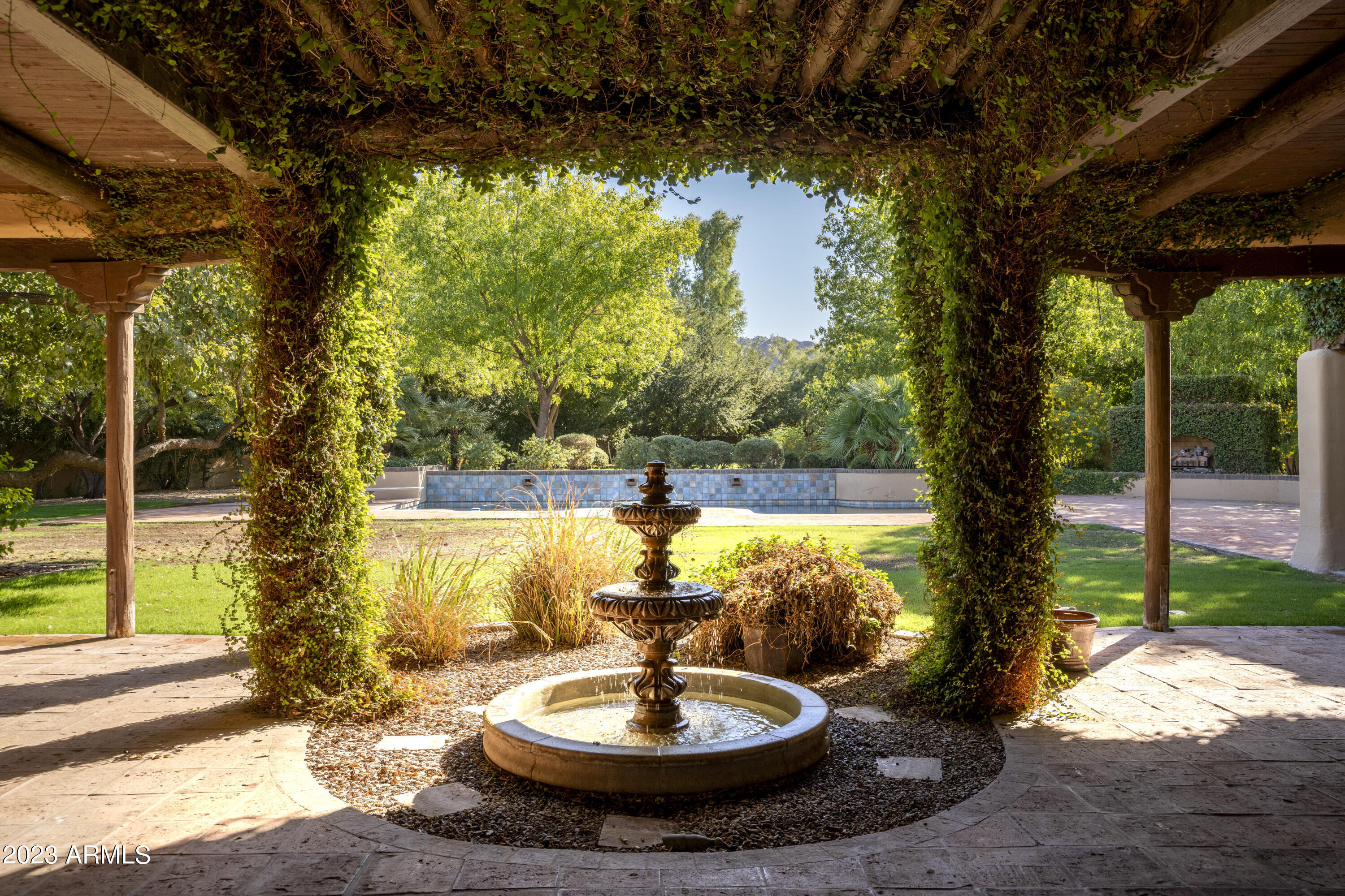 5801 E VIA LOS CABALLOS