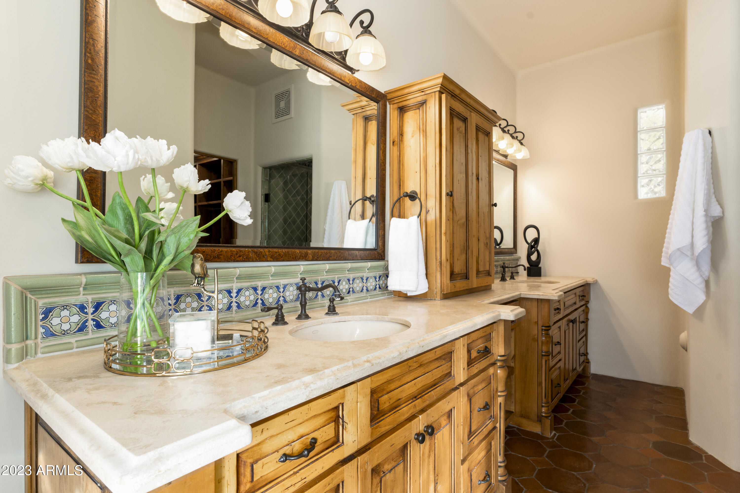 5801 E VIA LOS CABALLOS