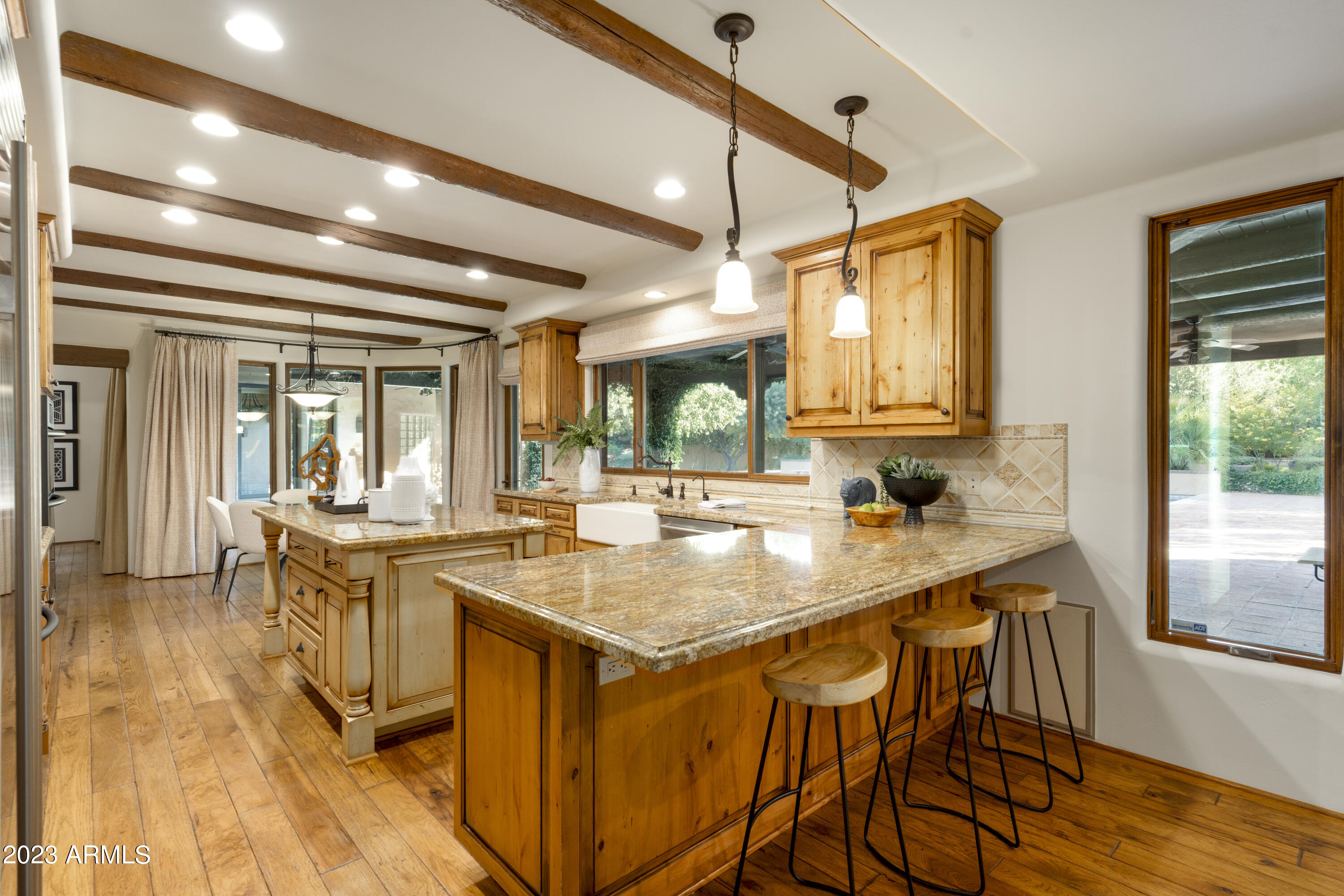 5801 E VIA LOS CABALLOS