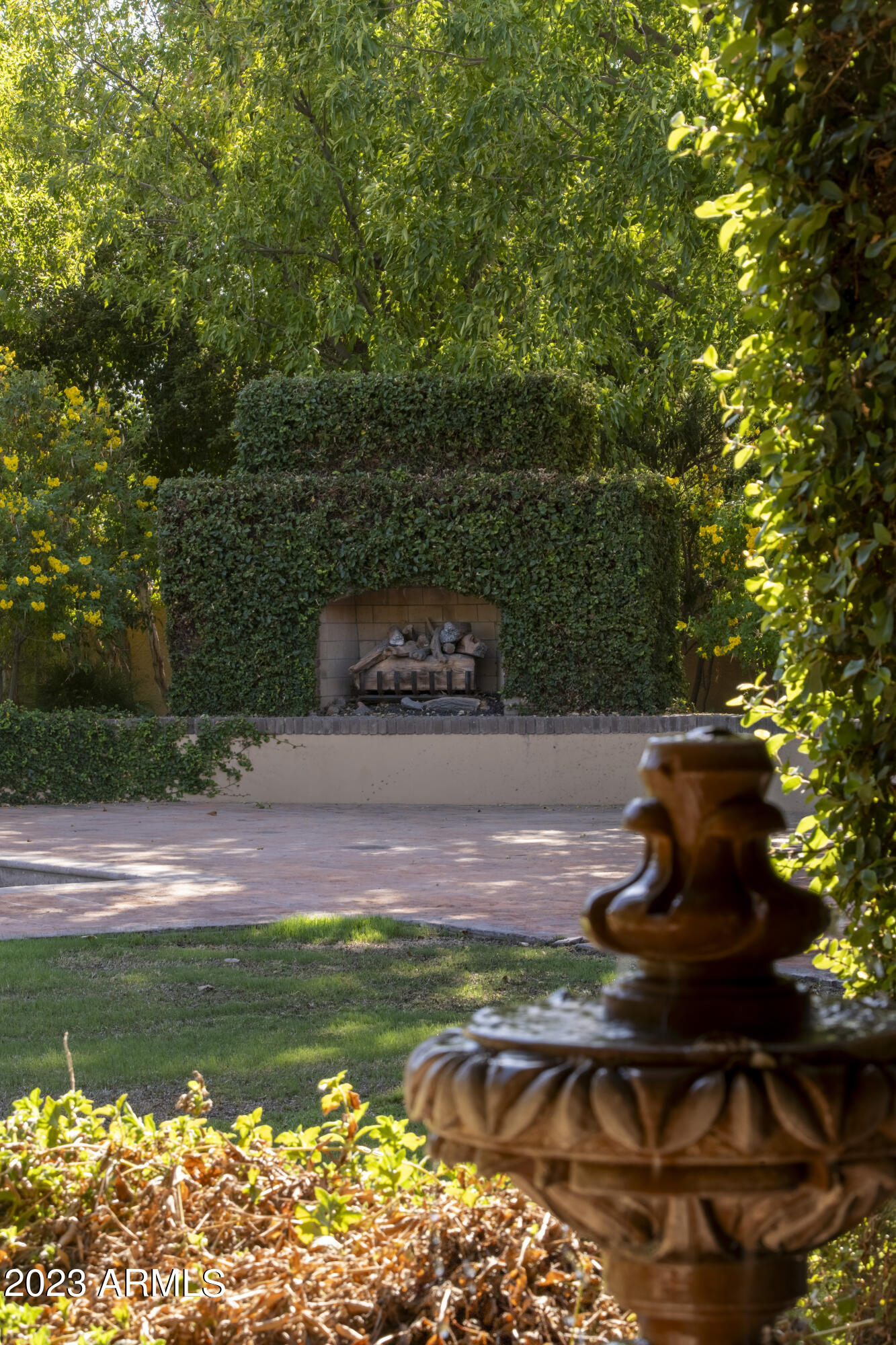 5801 E VIA LOS CABALLOS