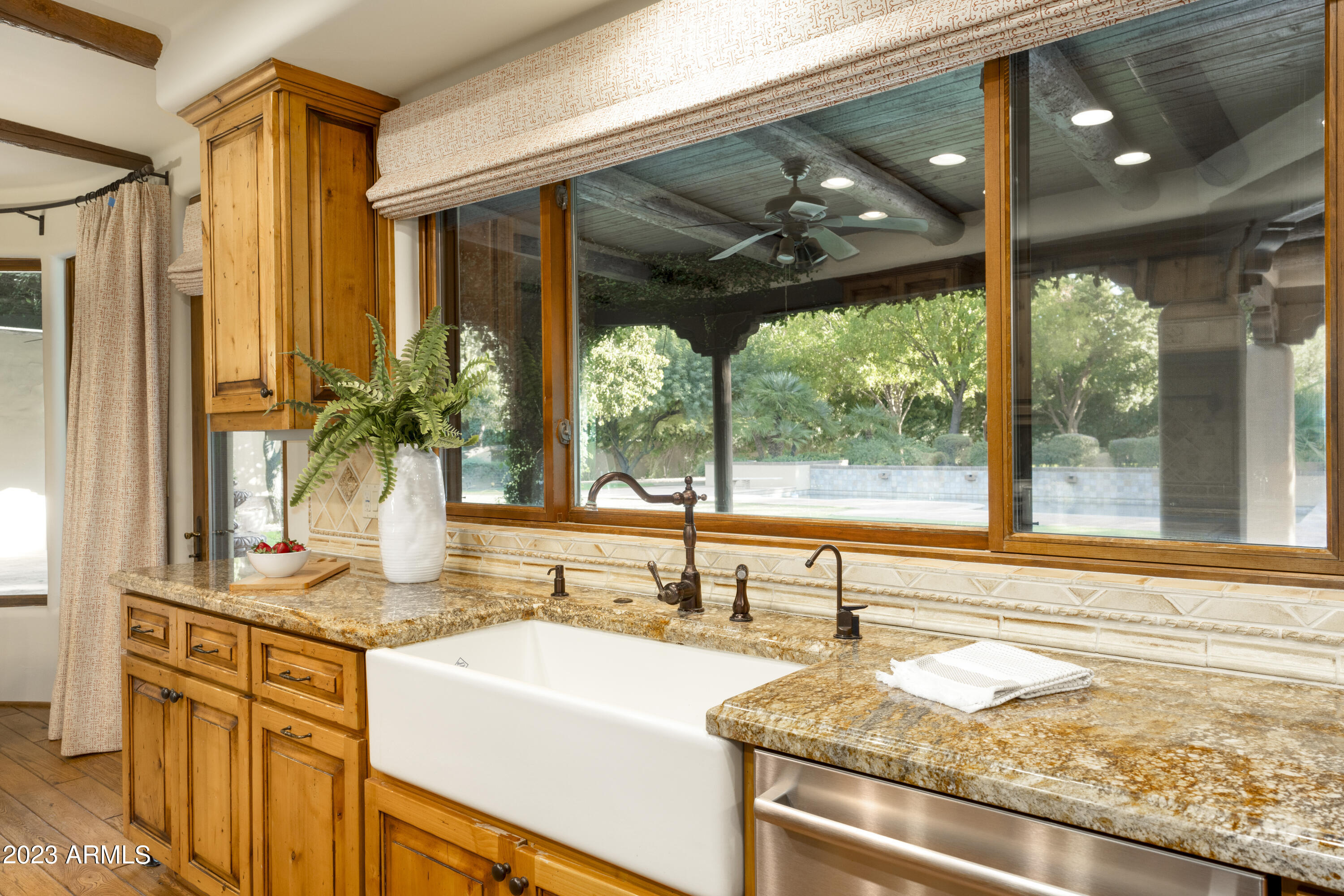 5801 E VIA LOS CABALLOS