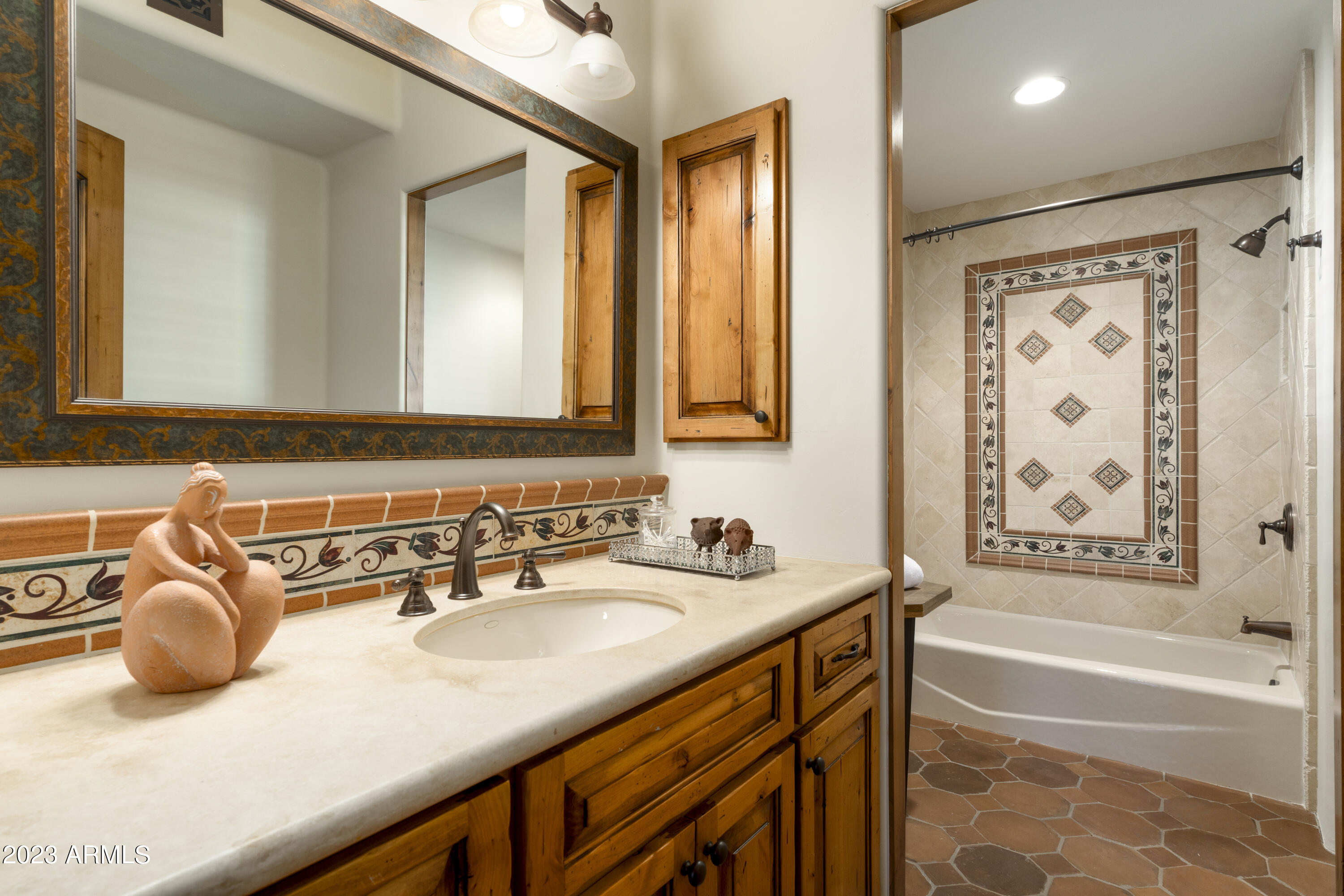 5801 E VIA LOS CABALLOS