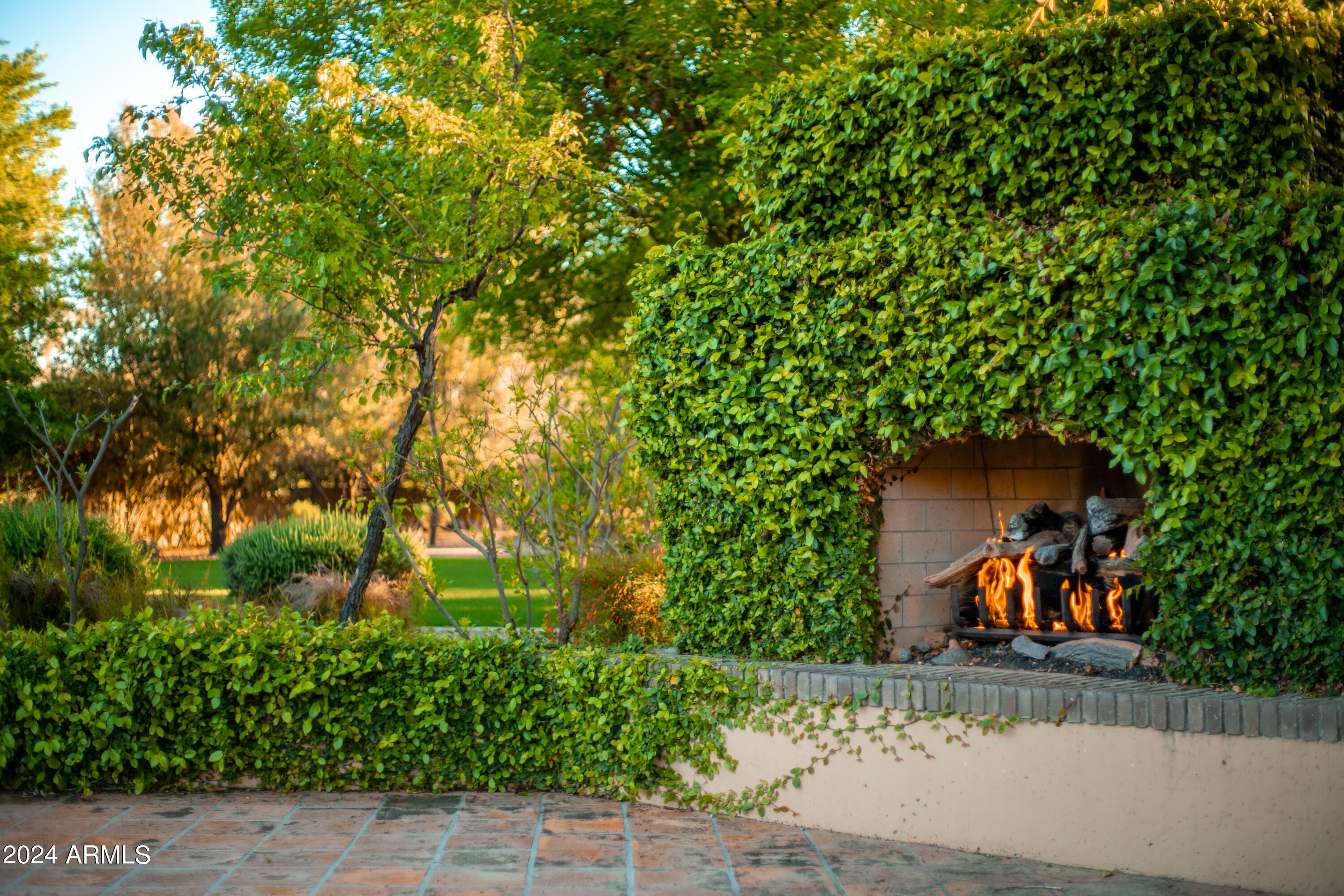 5801 E VIA LOS CABALLOS