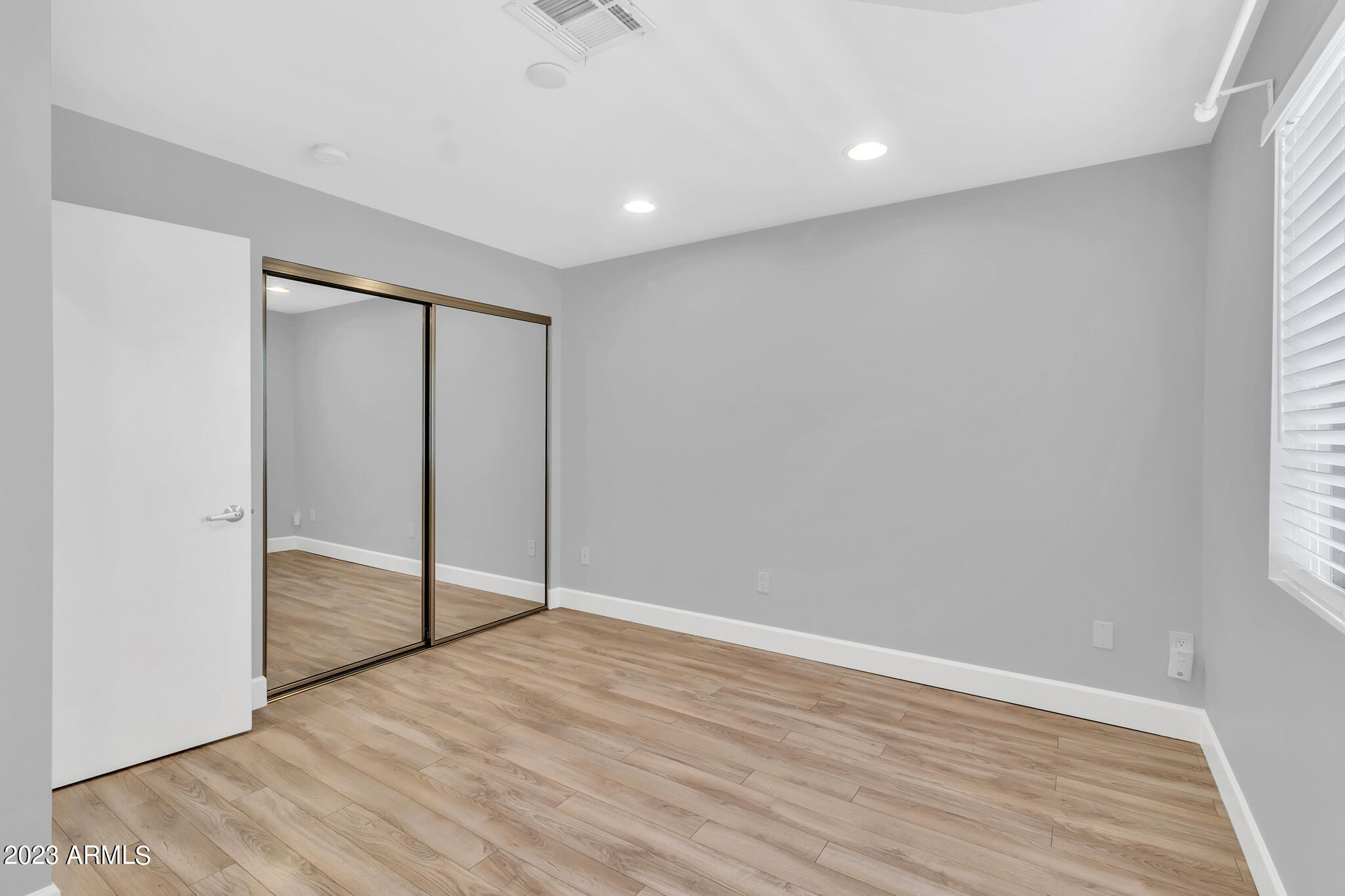 1850 E MARYLAND Avenue, 28