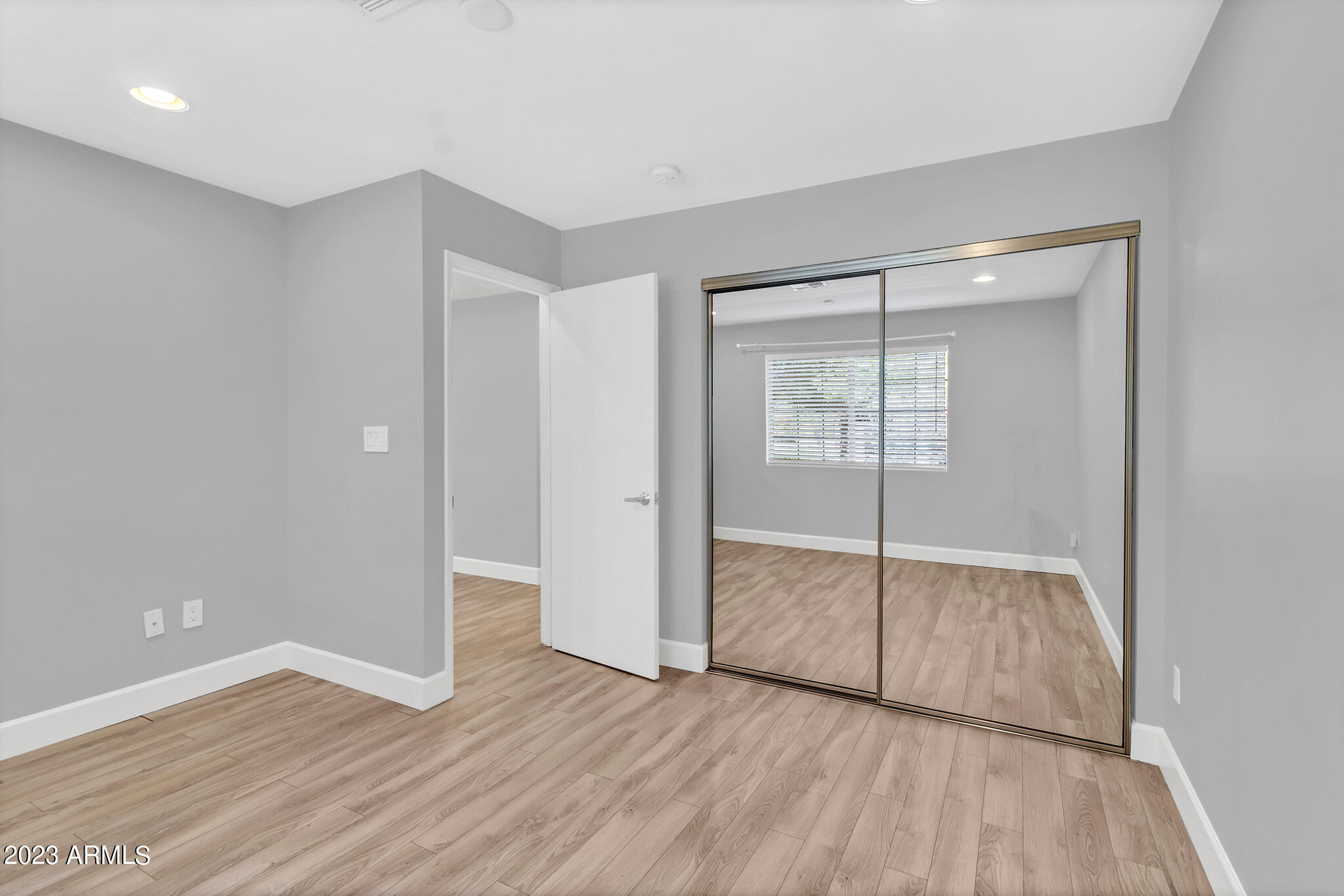 1850 E MARYLAND Avenue, 28