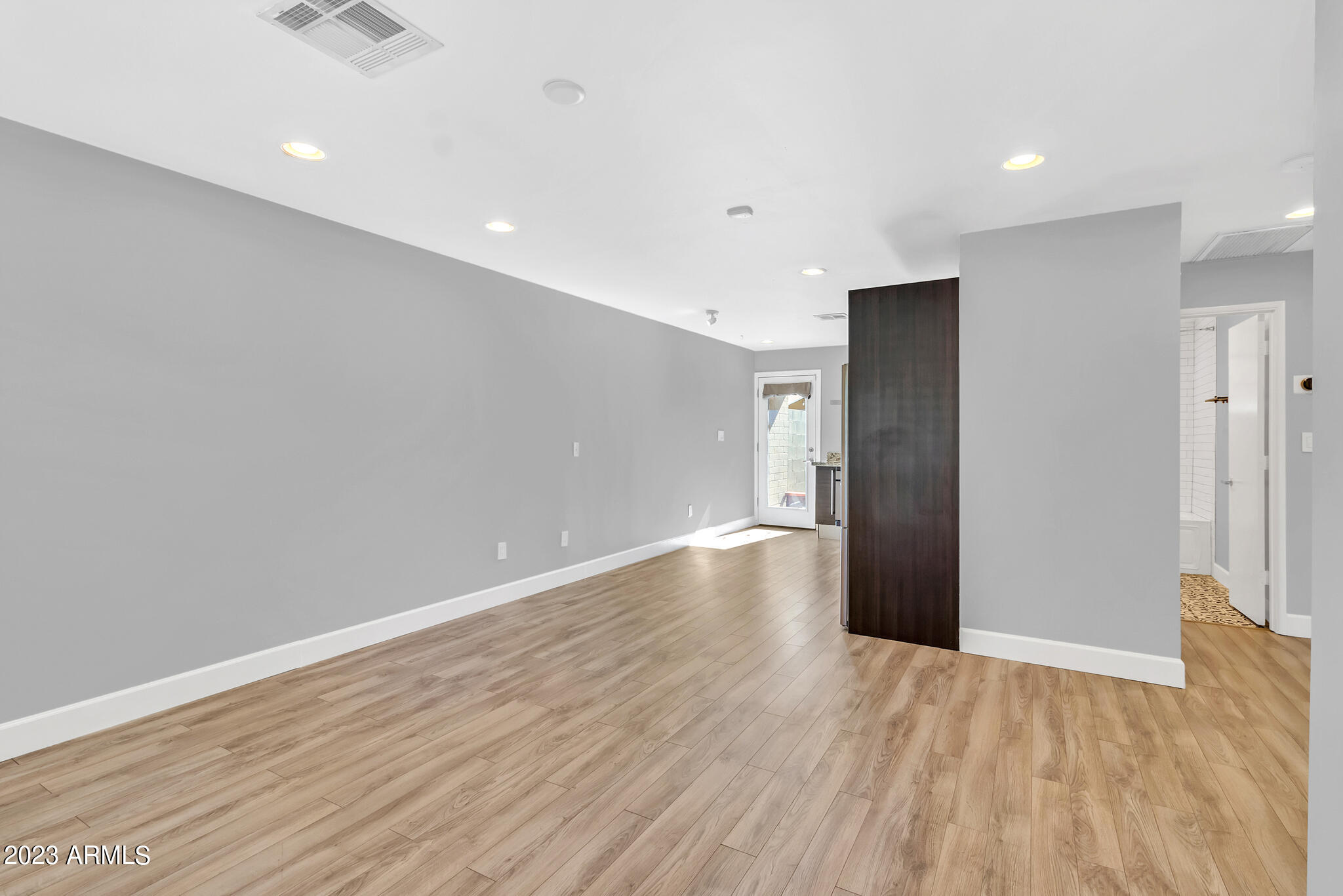 1850 E MARYLAND Avenue, 28