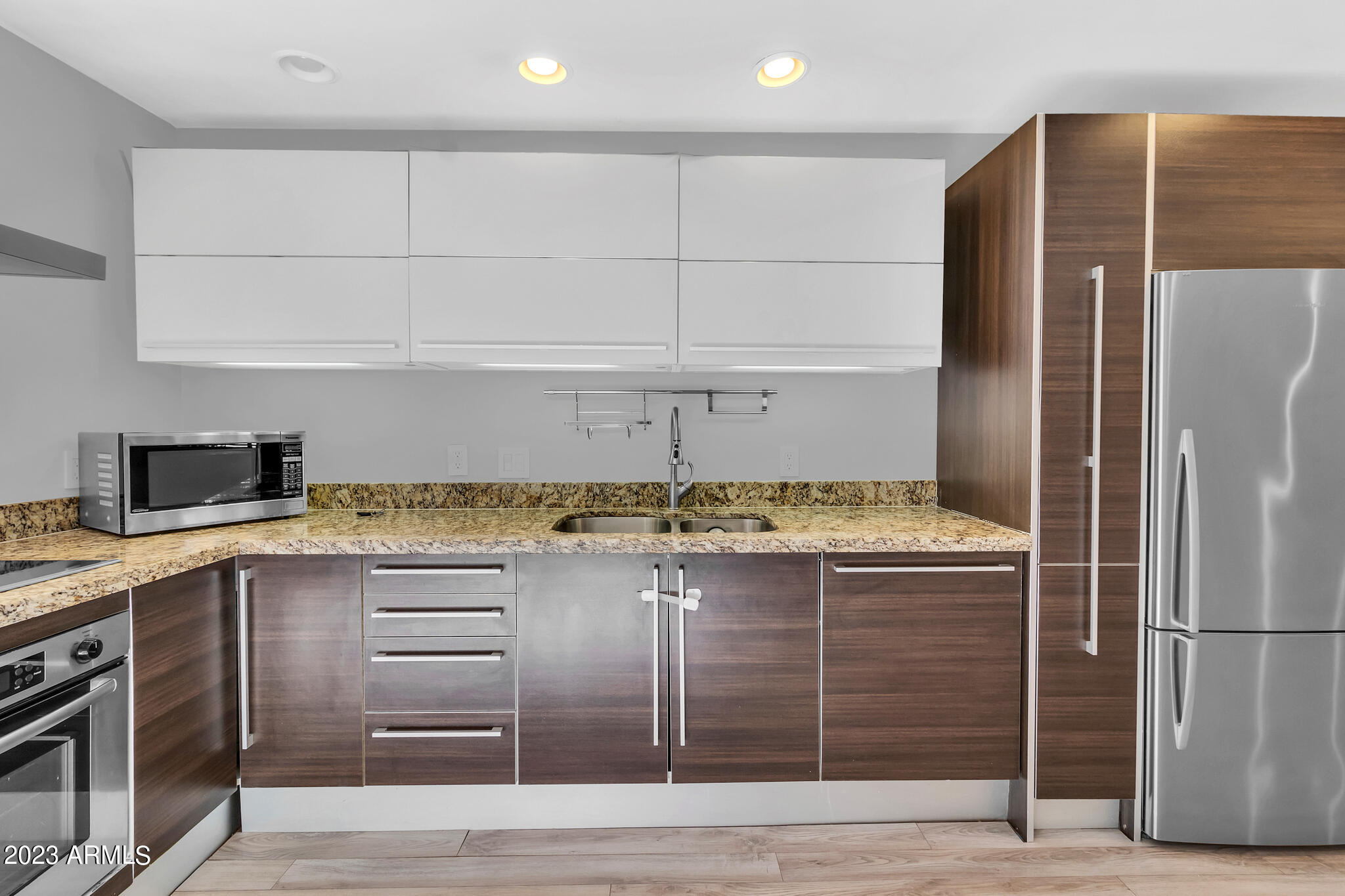 1850 E MARYLAND Avenue, 28