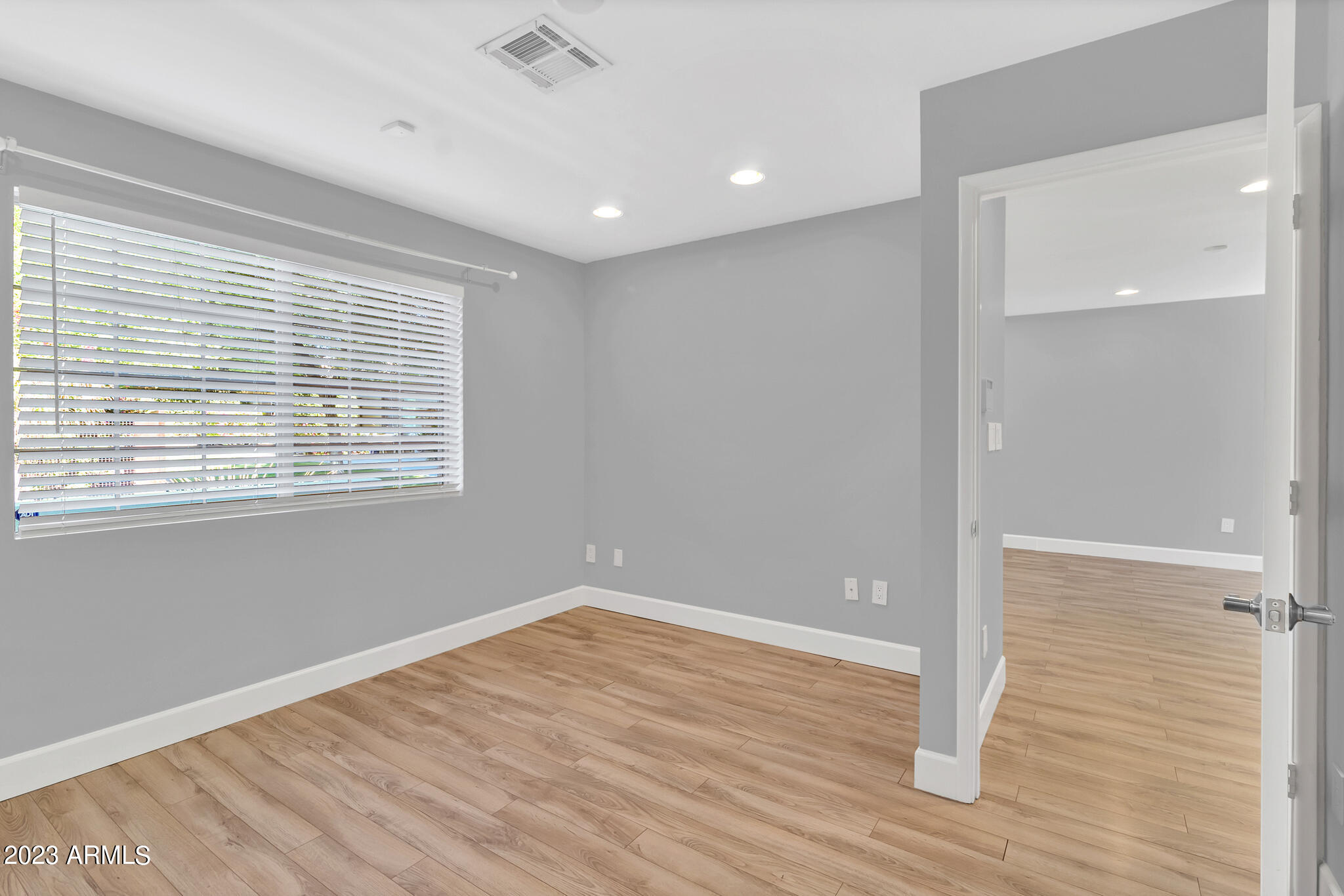 1850 E MARYLAND Avenue, 28