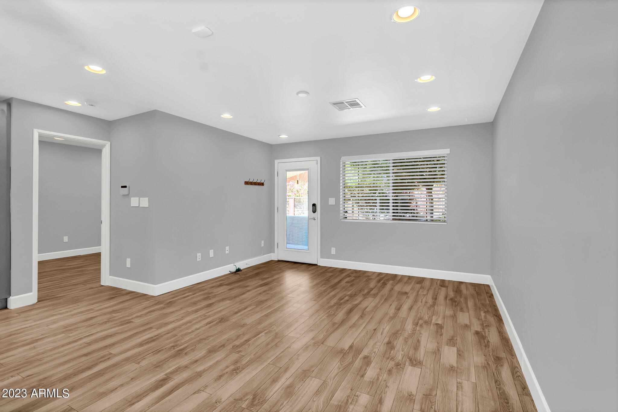 1850 E MARYLAND Avenue, 28