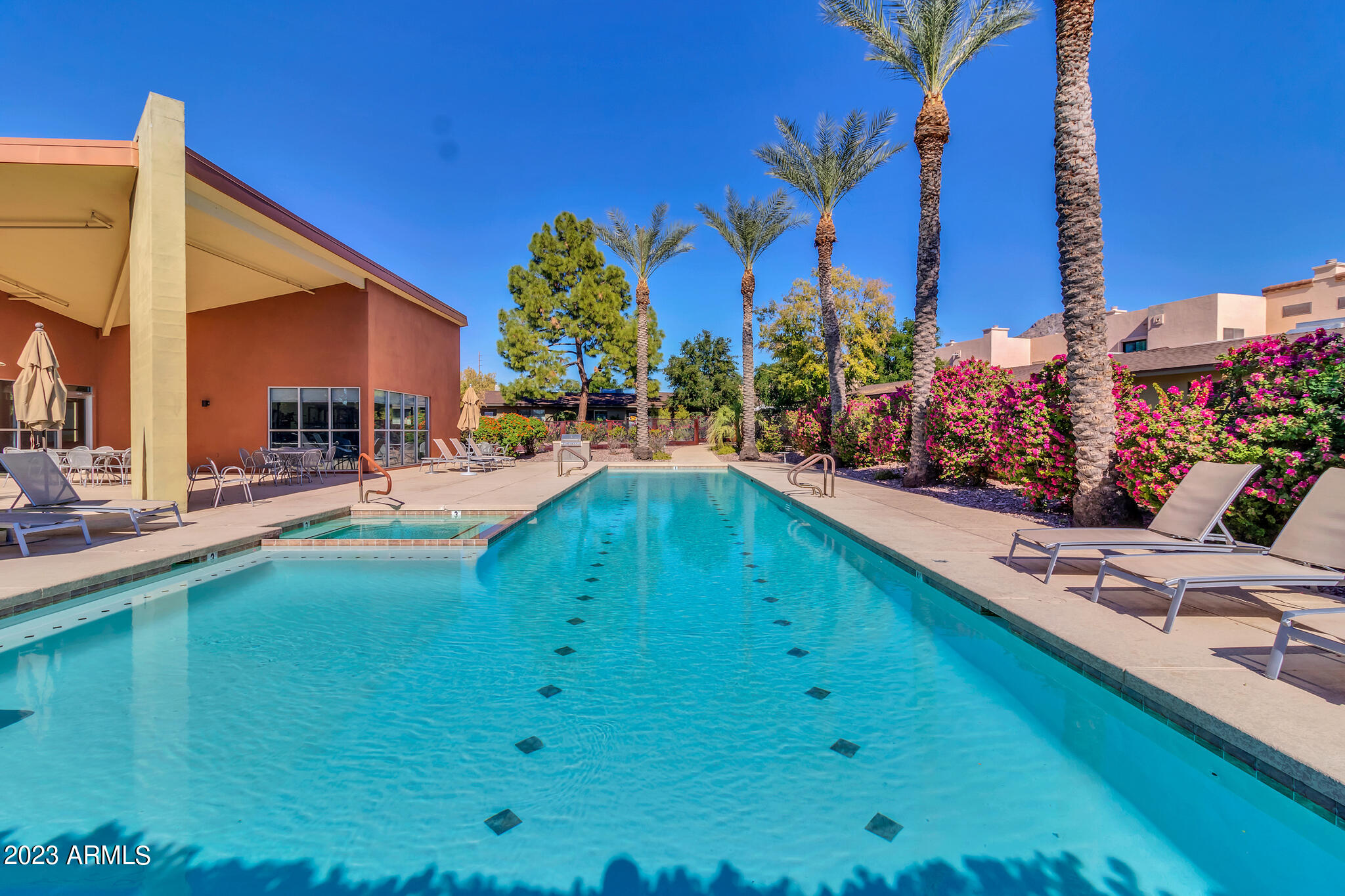 1850 E MARYLAND Avenue, 28