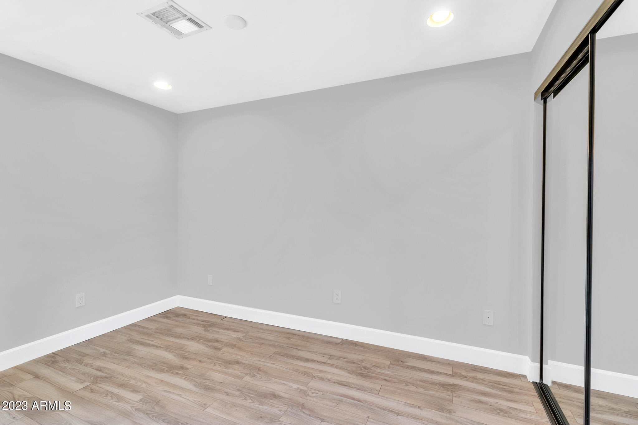 1850 E MARYLAND Avenue, 28