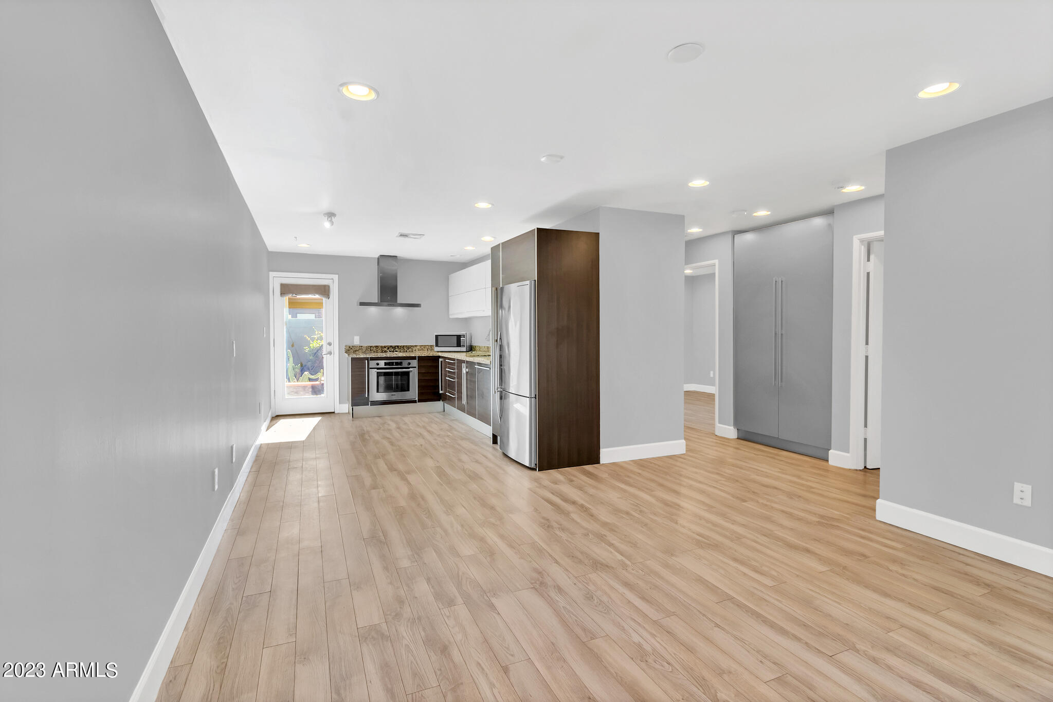 1850 E MARYLAND Avenue, 28