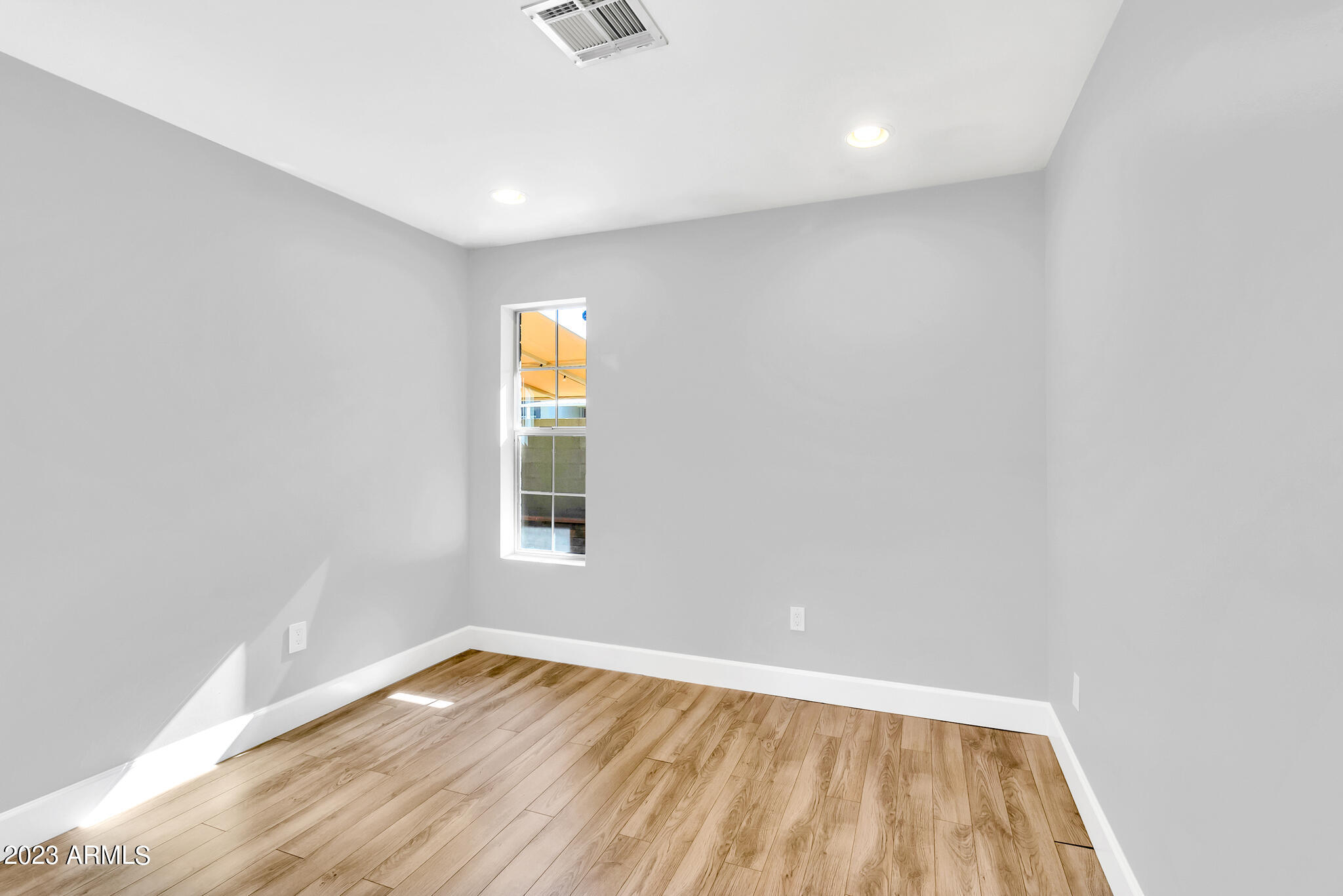 1850 E MARYLAND Avenue, 28