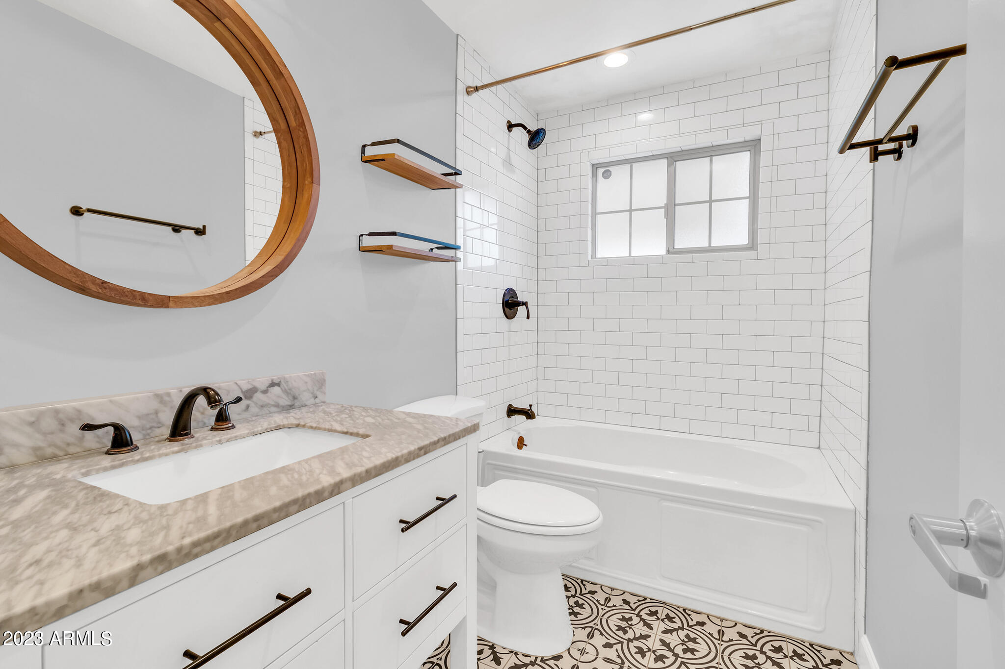 1850 E MARYLAND Avenue, 28