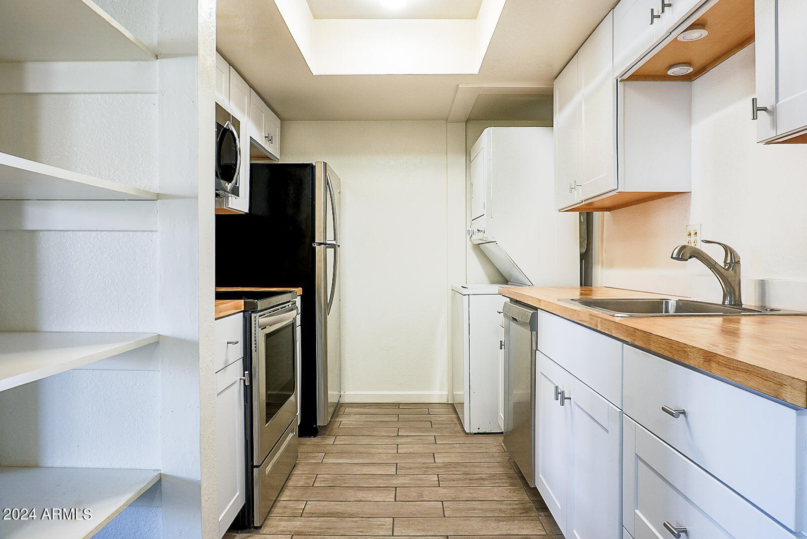 4211 E PALM Lane, 206