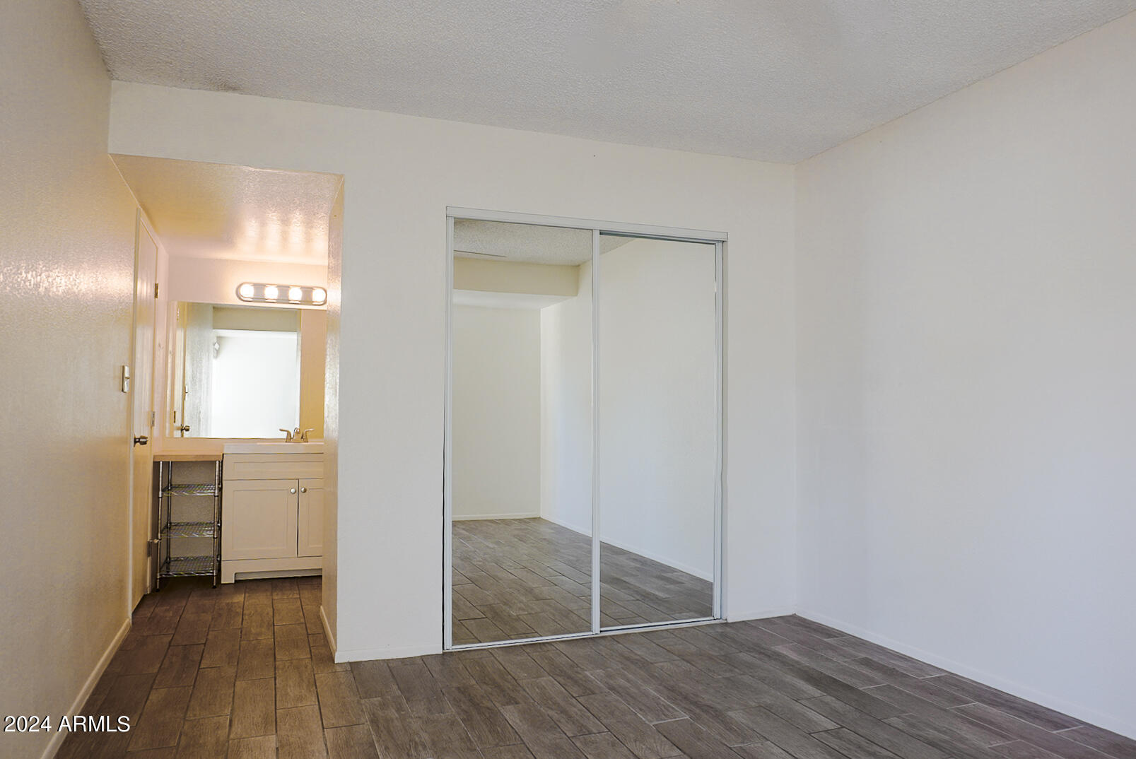 4211 E PALM Lane, 206