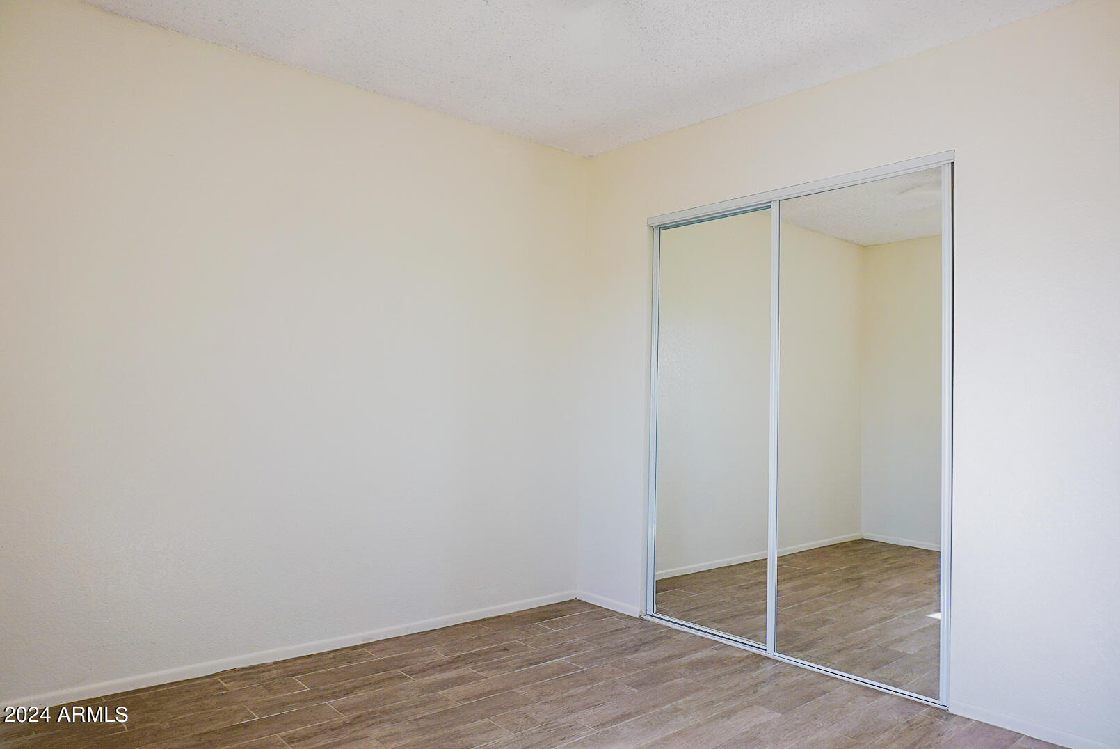 4211 E PALM Lane, 206